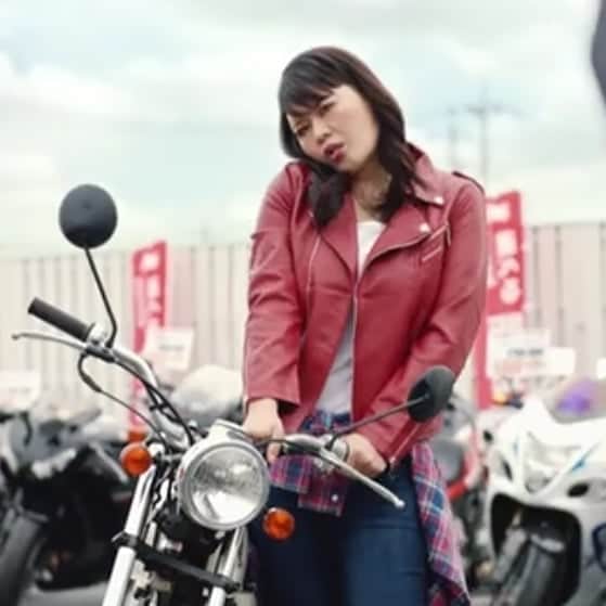 川面千晶のインスタグラム：「バイク王さんのCMに出演させていただきました〜‼ もう流れてると思います‼  https://www.8190.jp/pleasure/tvcm.html  #バイク王」