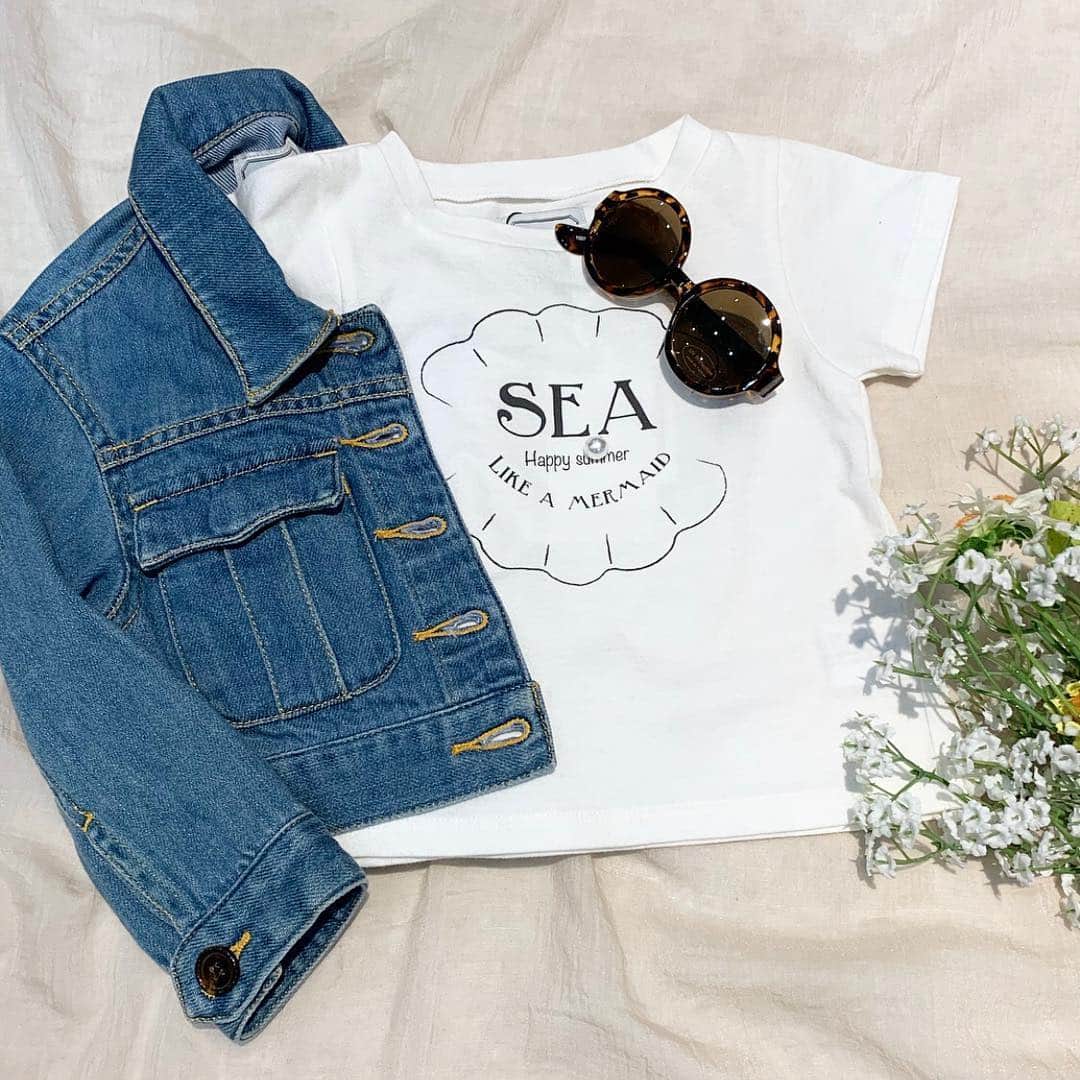 SweetRoom1ST. officialのインスタグラム：「お台場店 . ❤︎recommend coordinate❤︎ . jacket:Gジャン¥13,000+tax tops:パール付きTシャツ¥1,650(70%OFF) . size:95〜145 . 📌店内一部商品を除き 30〜70%offにて販売しております。 現金書留でのご注文も承ります。 お気軽にお問い合わせ下さい♪ . . #sweetroom #SweetRoom1ST #kidsfashion #kidswear #tshirt #denim #vintagefashion  #kids_japan #kidsmodel #japan #instafashion #coordinate#时尚 #ベビー服 #子供服 #キッズファッション #あしもと倶楽部 #お台場ヴィーナスフォート #ファッション #Gジャン #デニム #Tシャツ」