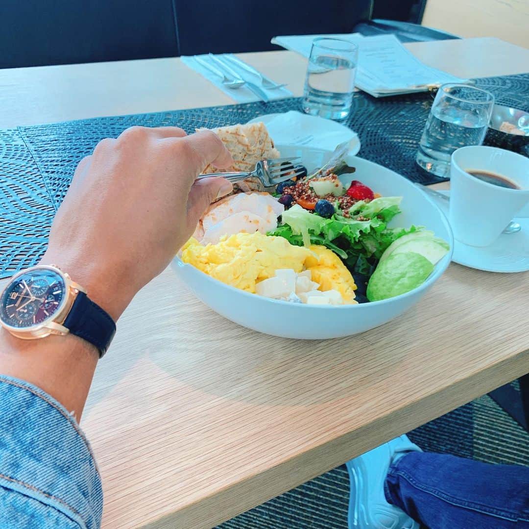 陳建州さんのインスタグラム写真 - (陳建州Instagram)「這個樓層吃早餐真的很美～～ 但有懼高症的其實會吃的蠻緊張的⋯🤣🤣🤣」4月19日 13時53分 - blackielovelife