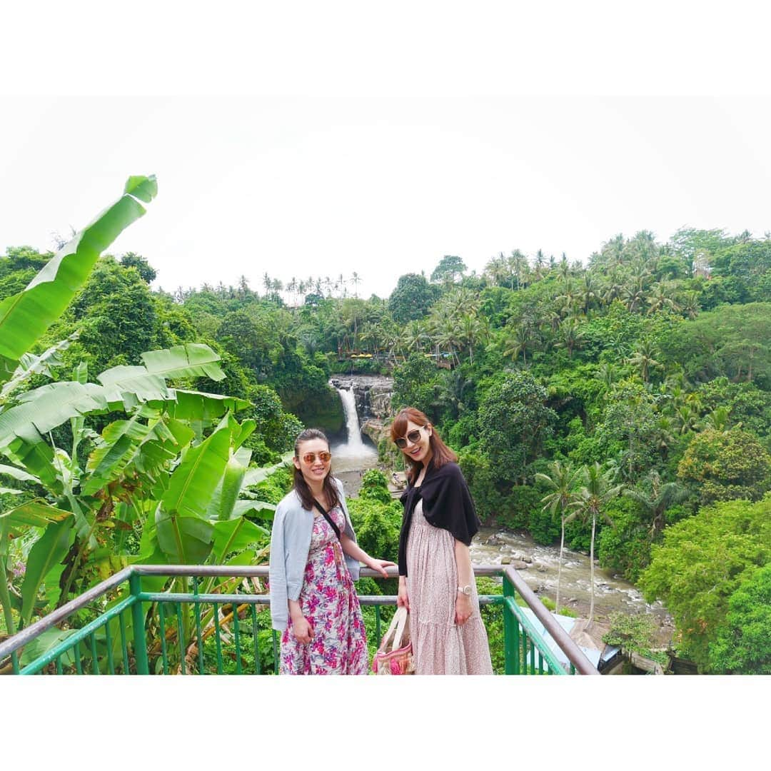 池田夏希さんのインスタグラム写真 - (池田夏希Instagram)「Tegenungan Waterfall🌿✨✨✨ . . #バリ島 #海外旅行 #観光 #ウブド #テグヌガンの滝 #パワースポット #自然からのエネルギー #行けて良かった #bali #baliindonesia #travel #travelphotography #tourism #ubud #tegenunganwaterfall #powerspot #nature #energy」4月19日 14時02分 - natsukiikeda624