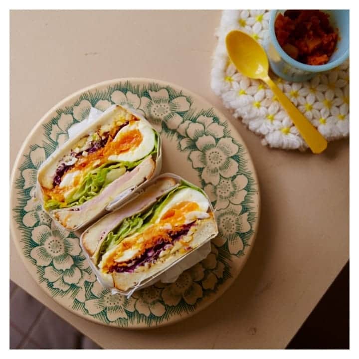 furryrate officialのインスタグラム：「Lunch time. . .🥪 . . . 今週末はなにをしよう😌💭 . 思いっきり春コーデでお出かけもいいな🌷 . #furryrate #furry #ファーリーレート #ファーリー #ランチ #lunch #ランチタイム #lunchtime #cafe #休憩#sandwich #サンドイッチ」