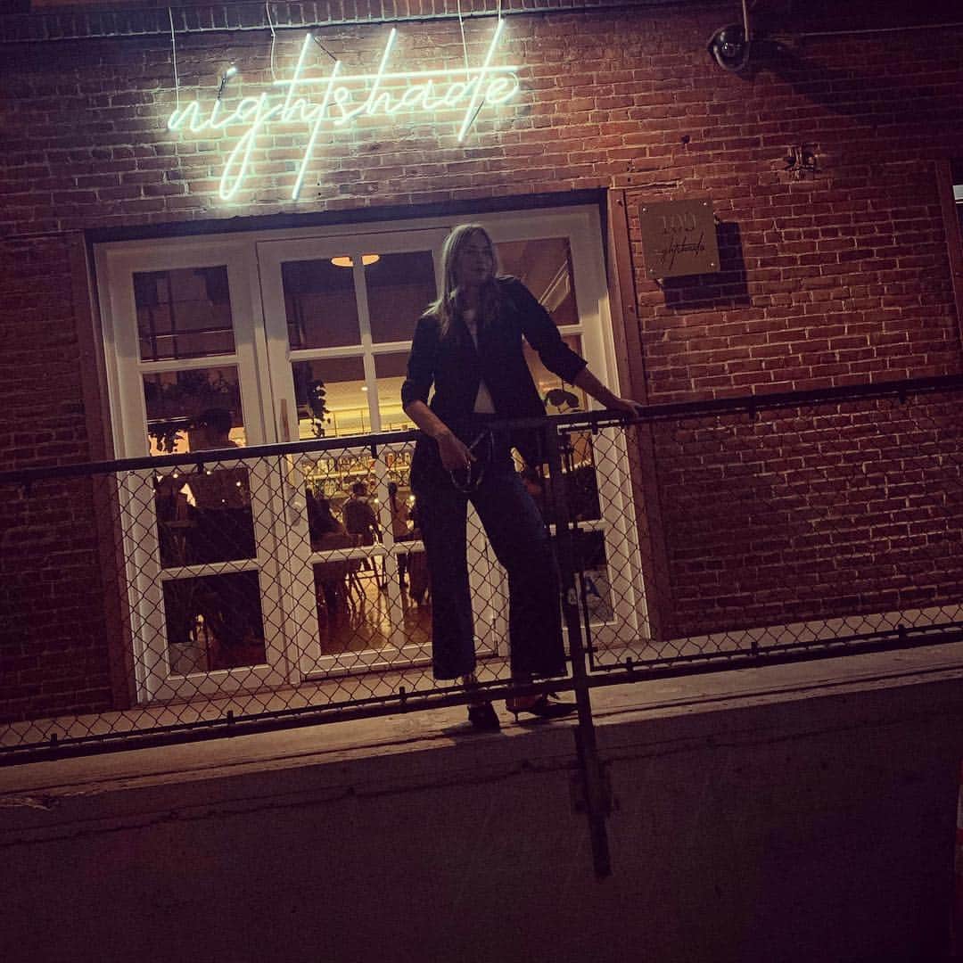 マリア・シャラポワのインスタグラム：「Came for the shrimp 🍤 toast, left with taste buds full of coconut mousse, lime coconut granita, and 🍍. @nightshadela @meilin21 👏🏻#foodcoma」