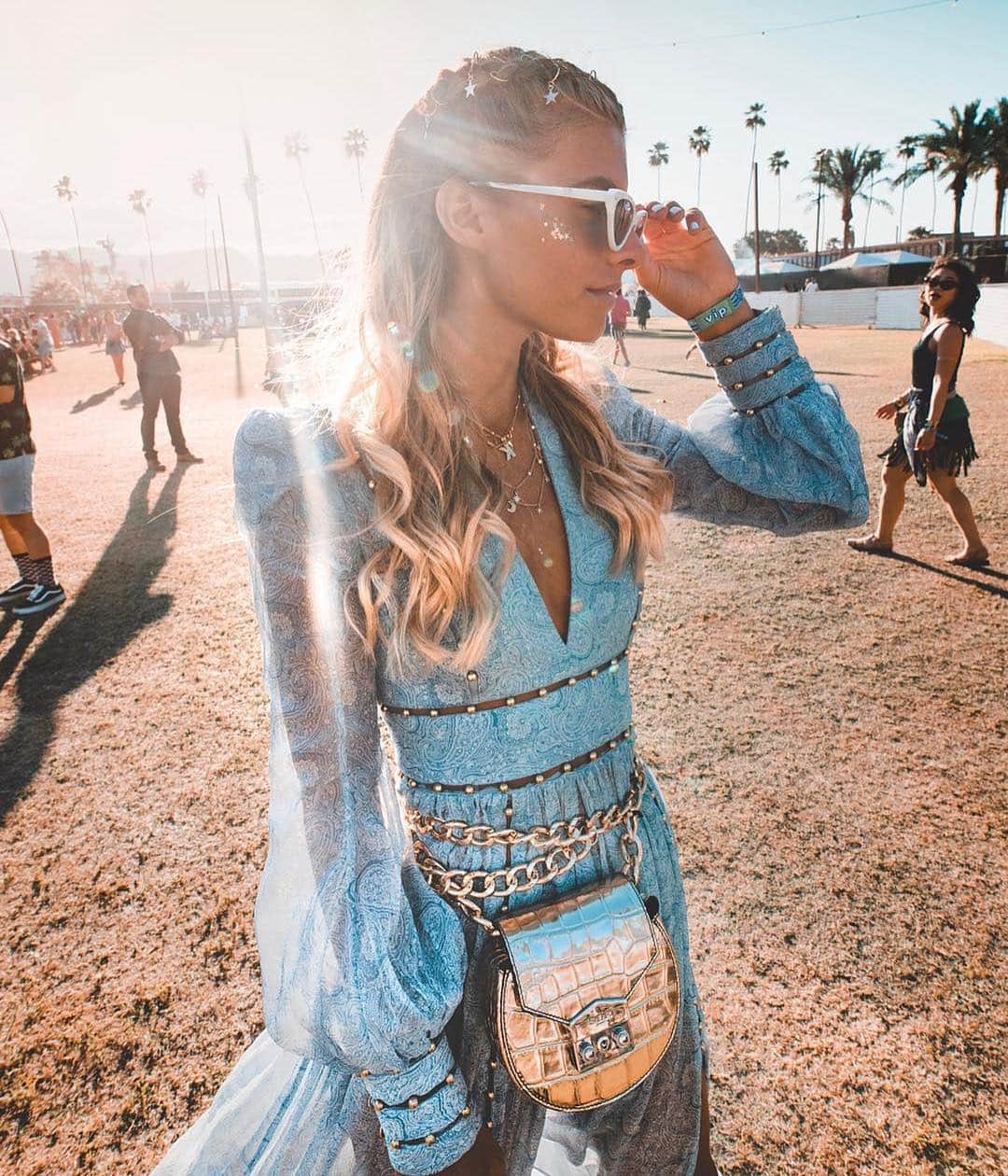 Angel™さんのインスタグラム写真 - (Angel™Instagram)「Coachella outfits. 😍Check out the link in my bio for brands🎁of these outfits. Which look do you like the most??? credit @deborah_tmz @rosacrespo @angelicablick @celinelinarte @debiflue @meryldenis #americanstyle #dress #coachella2019 #coachellaoutfit #festival ❤️」4月19日 14時10分 - americanstyle