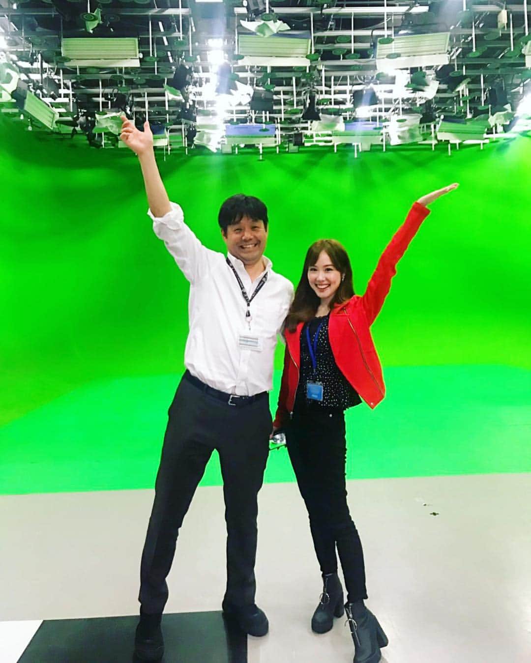 メロディー・モリタさんのインスタグラム写真 - (メロディー・モリタInstagram)「Hello from Nippon TV's iconic studios!🤗💙💚💛❤️ I had a blast spending the day with the NFL Club team, the TV program I report for when interviewing the NFL players, etc! It's currently offseason for the league, but we have some fun content coming up🙈🏈 Speaking of Oodori's NFL Club, Oodori's Kasuga-san revealed on live TV yesterday that he is going to marry his gf of 11 years‼️😭🎉🔔✨ (He was actually here at the studio as well filming for another show, so I was thrilled when I found out!) Both Kasuga-san and Wakabayashi-san are literally the most down-to-earth and caring people I've met in this industry, so I couldn't hold back my tears😢 Congratulations, Kasuga-san!! Wishing you a lifetime of love & happiness!!!💖 * 現地リポーターを務めさせて頂いている、『オードリーのNFL倶楽部』（日テレ）でお世話になっている皆さんと、とても楽しい時間を過ごすことができました‼️☺️🎀✨ NFLは現在オフシーズン中なのですが、今だからできる面白い企画をスタッフさん達が進めてくれています。こちらも、どうぞお楽しみに！😆 * 『ZIP!』、『ヒルナンデス！』、『news zero』、スポーツ＆報道局などなど、色々なスタジオにもお邪魔させて頂きました🌟✨ * そして、昨日ご結婚されることを発表されましたオードリーの春日さんも、別番組の収録のためスタジオにいらっしゃいました!!😆 オードリーのお二人はon and off cameraでとってもとっても素敵な方々ですので心から嬉しいです😭😭😭👏 春日さん、本当におめでとうございます‼️‼️どうぞ末長くお幸せに!!!!💖 #MelodeeinJapan #日テレ #日本テレビ #NipponTV #NFLclub #オードリーのNFL倶楽部 #ZIP #newszero #ヒルナンデス」4月19日 14時13分 - melodeemorita
