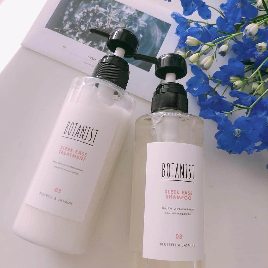 美香さんのインスタグラム写真 - (美香Instagram)「先日 @botanist_officialの パーティーで髪診断をしてもらいましたが 、パーソナライズシャンプーが今日届きました🙋‍♀💕 一番気に入っているのは香り💗💗💗 ブルーベル×ジャスミン😍 シャンプーでこの香りは今まで経験してなかったかもーーーっっ🧡 シャンプーしながら癒されました💚 しっとりまとまるけれど重すぎない仕上がりも好みでした🙆‍♀ 自分だけのオリジナル。この特別感 最高ですね💗💗💗ありがとうございました！ #BOTANIST #MyBOTANIST #botanicalbeauty #シャンプー #トリートメント #パーソナライズ #PR」4月19日 14時13分 - mikaofficial99