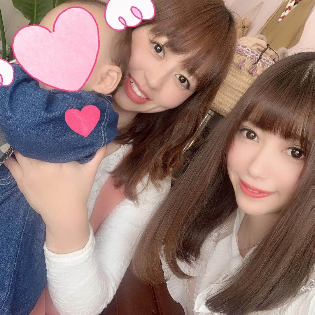 安森彩那さんのインスタグラム写真 - (安森彩那Instagram)「2019.4.16 oita in beepu - 4日目は中高同級生に会いました！ よく似てるって言われて、先生からも間違われた事も多々ありました(笑)今じゃ２児のママ。ちゃんとお母さんしてて関心しっぱなしだった！可愛かったな～♥ おすすめのカフェに連れていってくれた。 【ブリリアントカフェ】 080-1747-0061 大分県別府市大畑2-2 (つるりん通り沿い) ・チキンはやしライス(ハーフ) ※甘くて美味し～。ハーフでもちょうどいいかも✨ ・チョコレートブラウニー(アイス添え) ※ブラウニー柔らかくて、キャラメルソースとチョコレートソースとアイスの融合でとてもニコハピルンティな気持ちになれるよ。 - 夜は叔母が 連れていきたいところがあるって事で行ったお店が 【ペペチーノ】 大分県別府市中須賀東町10-2-B-1F - パスタは種類も豊富で 和風クリームベースの ・生ウニとエビとイカとあさり貝 にしました。 ※生クリームと絡んで美味しい♥ ピザは ・ナスとトマトとコーン にしました。 ※他と違うのはピザがパイ生地なの！サクサクっとしてて最後まで飽きない。わたしはだいすき♥ - デザートの ・カフェのパンナコッタはプルンっとしててしんけん美味しかった～！ というグルメ三昧な最終日となりました。 - ほぼほぼ家族との時間を過ごしました。 5月の舞台に向けて得るものがありました♥よーし！がんばるぞー！！ - 7～12日「母母母と笑いなさい。」@劇場MOMO t.livepocket.jp/e/562r6 【あらすじ】 いろんなお母さんの話です。 「お母さん」と「子」の話をオムニバスで見ていただきます。皆さんのお母さんにあてはまるものきっとあります。母の日に是非ご覧ください。 - わたしはTeam Bなので 8(水)、9(木)の19:00~.10(金)15:00~. 11㈯14:00~.12㈰16:00~ -に出演します。3役演じます。 是非みにきてください!!! - #別府 #大分 #温泉 #グルメ #おんせん県 #ピザ #パスタ #舞台 #beppu #oita #onsen #lunch #pizza #pasta  #デザート #dessert #cafefrancais」4月19日 14時48分 - ayana.y_official