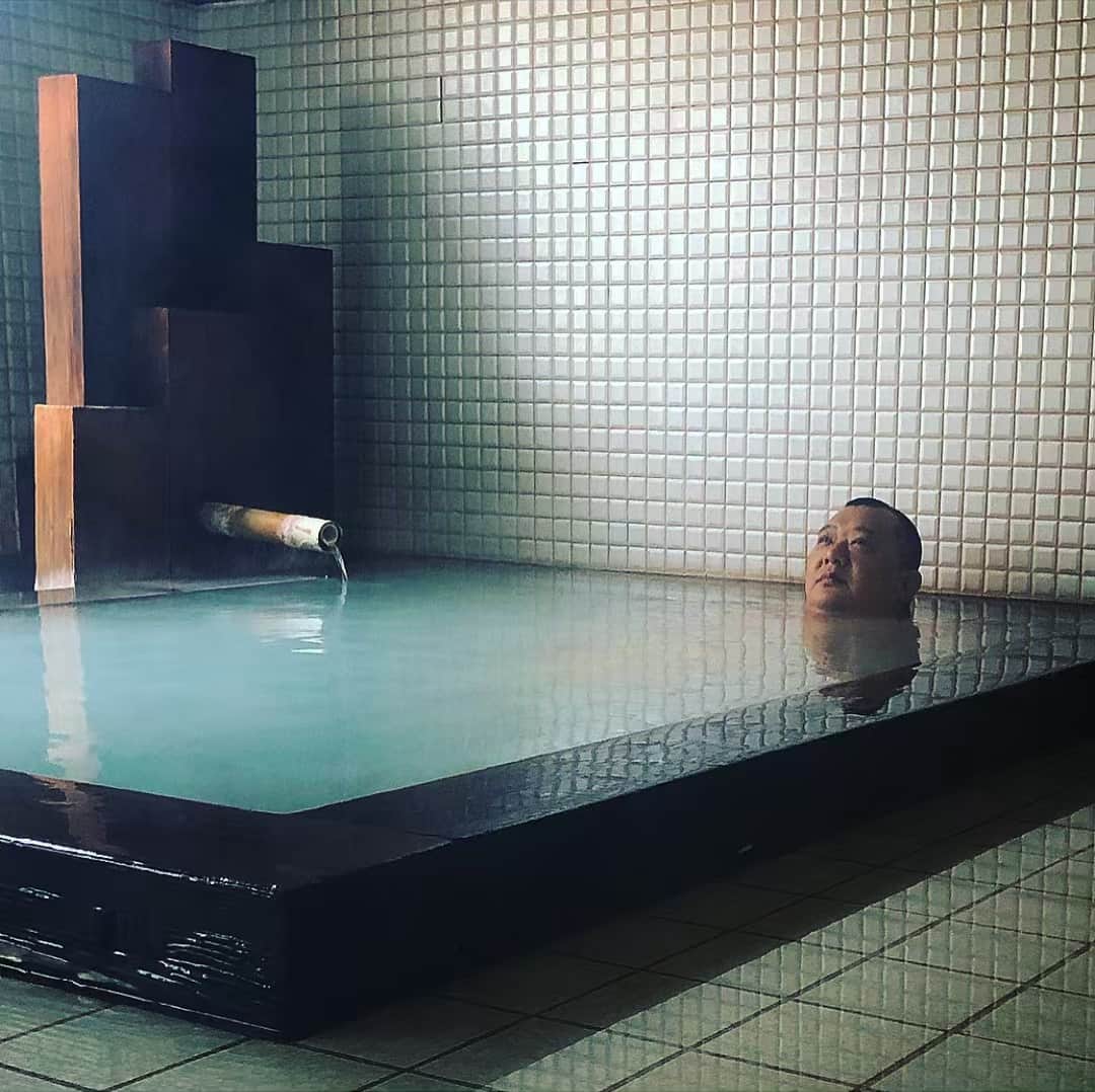 木下隆行さんのインスタグラム写真 - (木下隆行Instagram)「湯船に映った僕の方が熱そうに見える」4月19日 14時49分 - tko.kinoshita