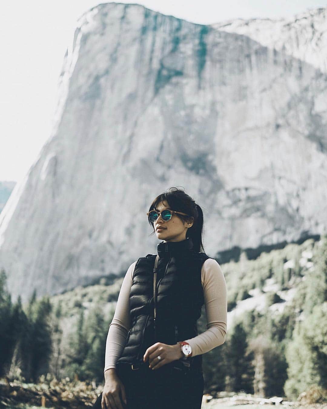 アン・カーティスのインスタグラム：「Me - after telling @erwan “in your wildest dreams”. El Capitan you may be the most beautiful and impressive wall to climb but we will NEVER be able to Free Solo you. NEVER. After watching the documentary and seeing this up close, I am absolutely dumbfounded how @alexhonnold did this crazy beautiful climb. Now, that is LEGENDARY and magic. 🏔」
