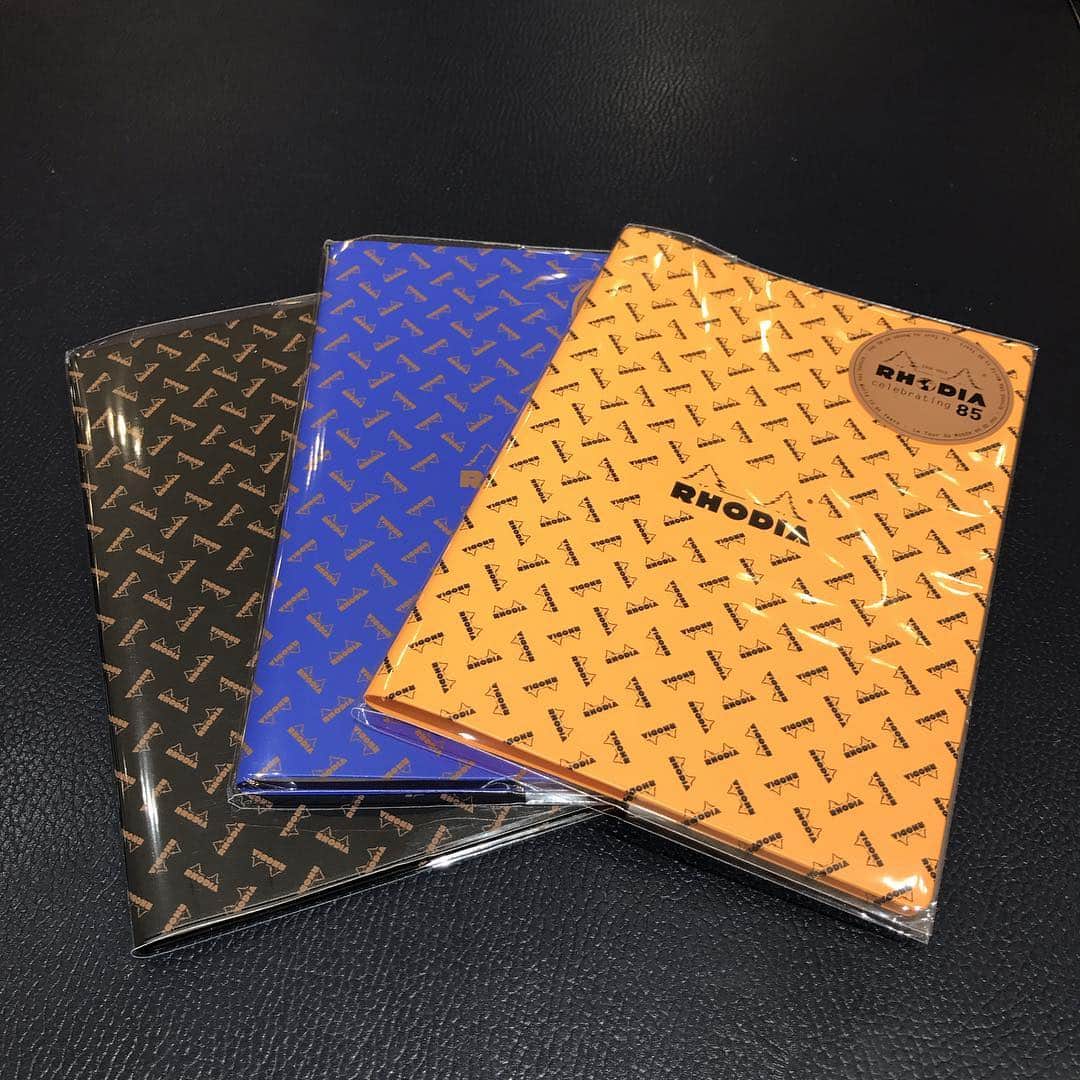 Omotecho Style Storeさんのインスタグラム写真 - (Omotecho Style StoreInstagram)「#RHODIA#3色#表町#85周年#A5#ノートカバー付き#ブラック#ブルー#オレンジ#岡山」4月19日 15時37分 - omotechostylestore
