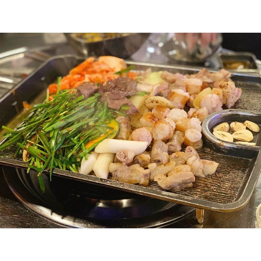 のインスタグラム：「Korea trip 2019🇰🇷 Day 1❤️ 夜便で向かった韓国。 夜ご飯は新沙にある 《대한곱창（テハンコプチャン）》へ✨ * #奈沙ログ #奈沙ログinkorea #奈沙旅inkorea * * #korea #seoul #travel #gourmet #foodie #foodstagram #foodporn #instafood #foodgasm #foodpic #コプチャン #テハンコプチャン #新沙 #韓国 #ソウル #江南 #飯テロ #旅行 #女子旅 #한국 #서울 #신사 #신사동 #대한곱창 #곱창 #음식」