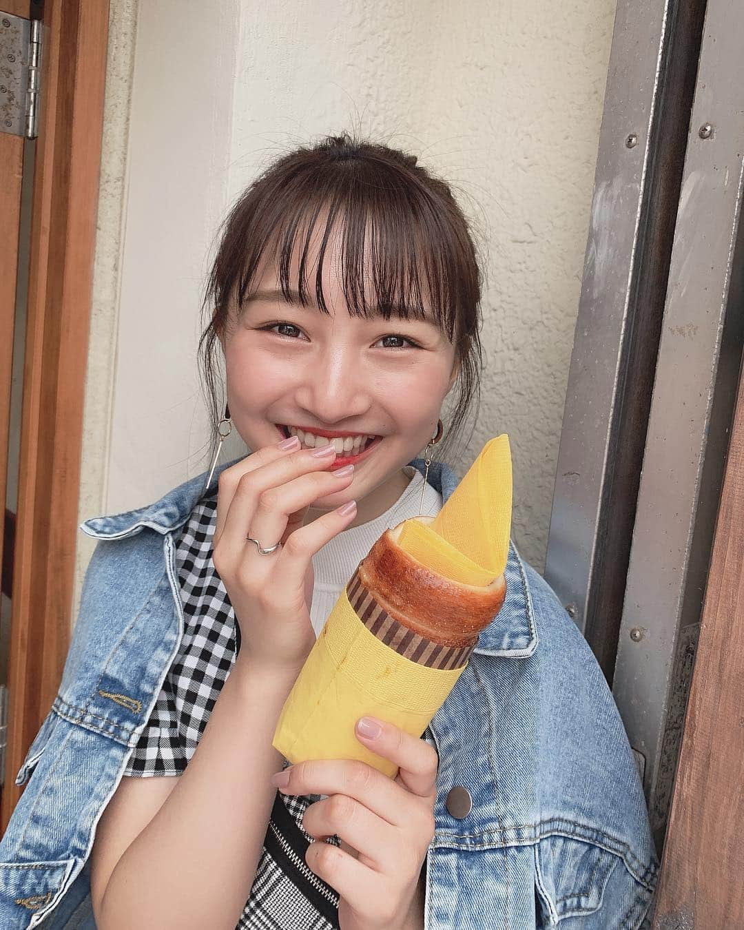 山本彩加さんのインスタグラム写真 - (山本彩加Instagram)「クルトシュカラーチ❤︎﻿ ﻿ ﻿ ﻿ 沖縄で人気なんです！！！﻿ 映えのデザートで、アイスを乗せてもかわいい❤︎﻿ ﻿ ﻿ ﻿美味しかったーーー😋❤️ ﻿ ﻿ ﻿ #クルトシュカラーチ #沖縄 #沖縄カフェ #国際通り #国際通りカフェ #デザート #島ぜんぶでおーきな祭」4月19日 16時08分 - ayaka48_yanyan