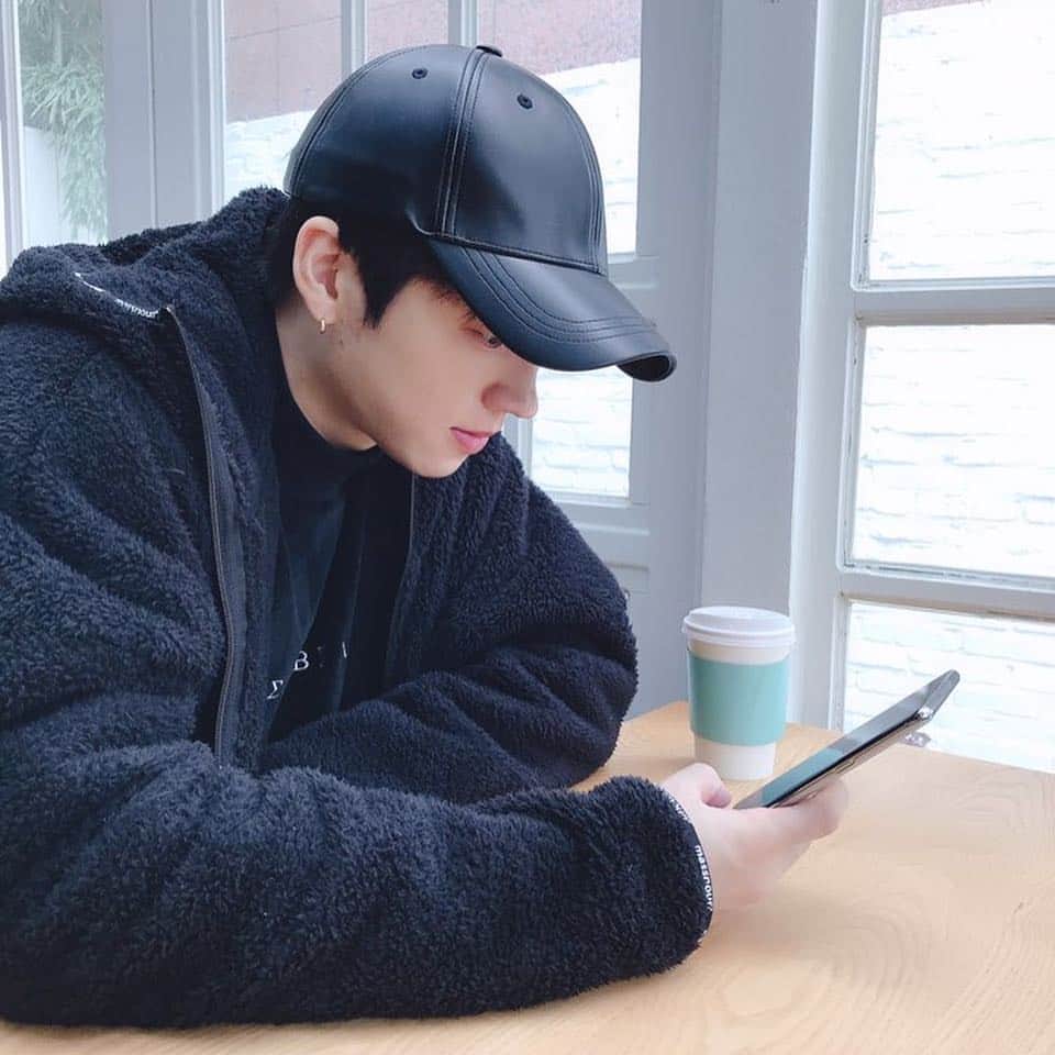 ウヒョン のインスタグラム：「역시 기다린보람이 있네요!! 빠르다 빨라 ㅜㅜ 절로 아빠 미소가 ^^ #kt #5g #초능력」