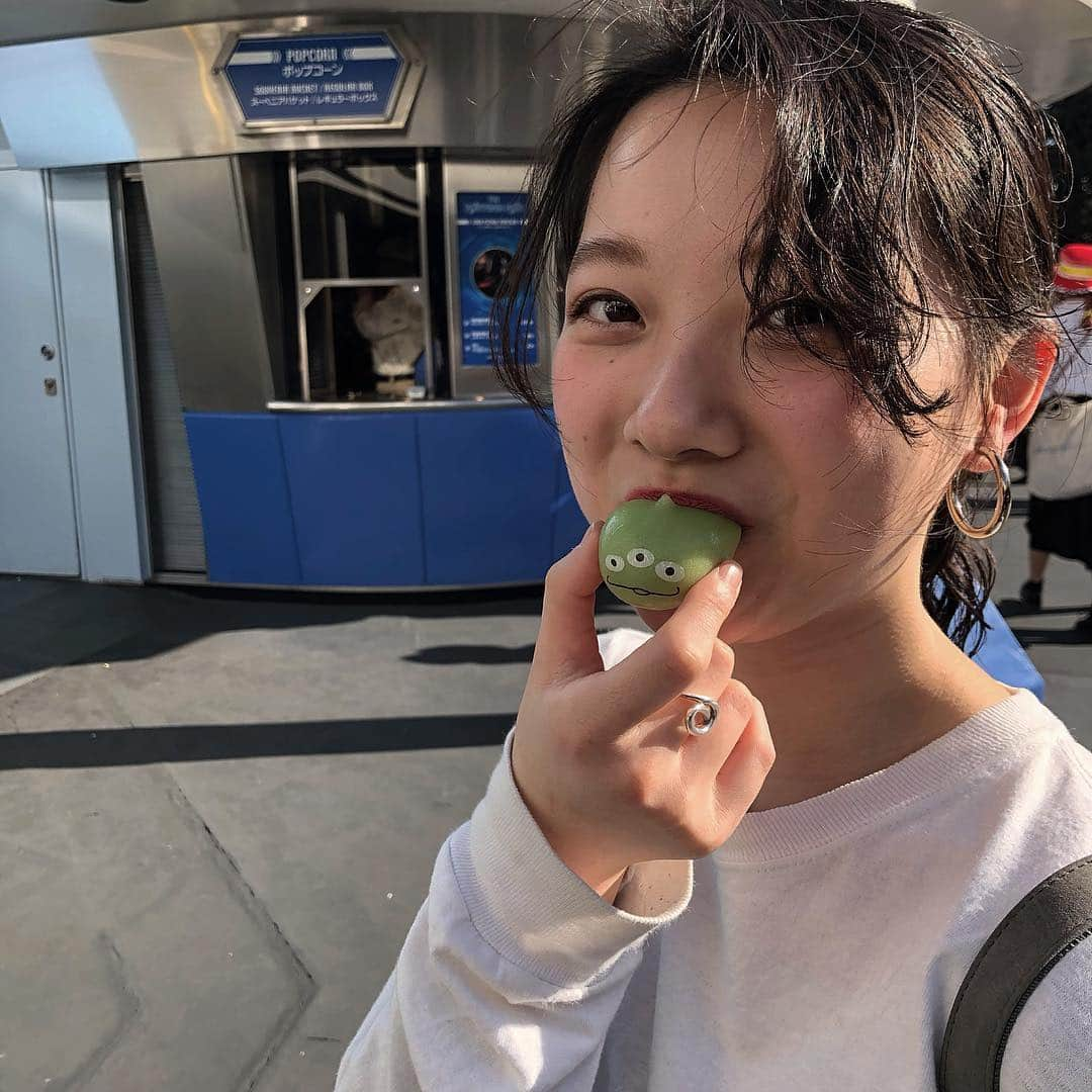 柴崎汐理さんのインスタグラム写真 - (柴崎汐理Instagram)「mogu mogu 😋 インスタでよく見るやつ。 ・ ・ ・ ・ ・ ・ ・ ・ ・ ・ ・ ・ #instagood #instalike #柴崎汐理 #拡散希望  #私服 #女子大生 #ポートレート #モデル #東京カメラ部 #撮影モデル#サロモ #作品撮り #撮影 #東京美女撮影部 #撮影依頼受付中 #撮影依頼募集中 #被写体 #渋谷  #フォロー #フォローミー #ディズニーランド #disneyland #シンデレラ城 #夢が叶う場所 #リトルグリーンメン」4月19日 21時35分 - misskokudai18_2