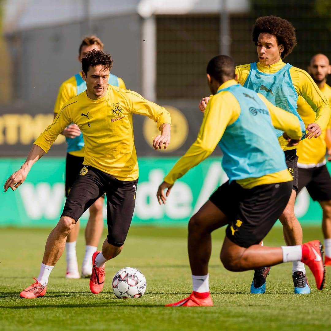 ボルシア・ドルトムントさんのインスタグラム写真 - (ボルシア・ドルトムントInstagram)「🏋️‍♂️ Preparing for #scfbvb. #borussiadortmund #dortmund #bvb #bundesliga」4月19日 21時35分 - bvb09