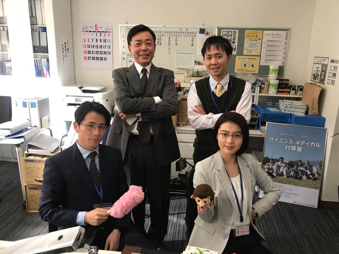 TBSドラマ「インハンド」さんのインスタグラム写真 - (TBSドラマ「インハンド」Instagram)「本日の撮影現場🎥から ツイッターにあげた動画に続き写真が届きました‼️ . 撮影で久しぶりに全員揃った サイエンス・メディカル対策室のメンバー✨ . 和気藹々と撮影しております😌 みなさん元気で何よりです🤗 . 第2話は22時から📺 あと20分後です‼️ . ぜひご覧ください👀‼️ . #今日も楽しく撮影 #牧野さんどこ？ #もうすぐ放送 #インハンド  #本日放送 #SM対策室 #光石研 #藤森慎吾 #高橋春織 #酒井貴浩」4月19日 21時40分 - inhand_tbs