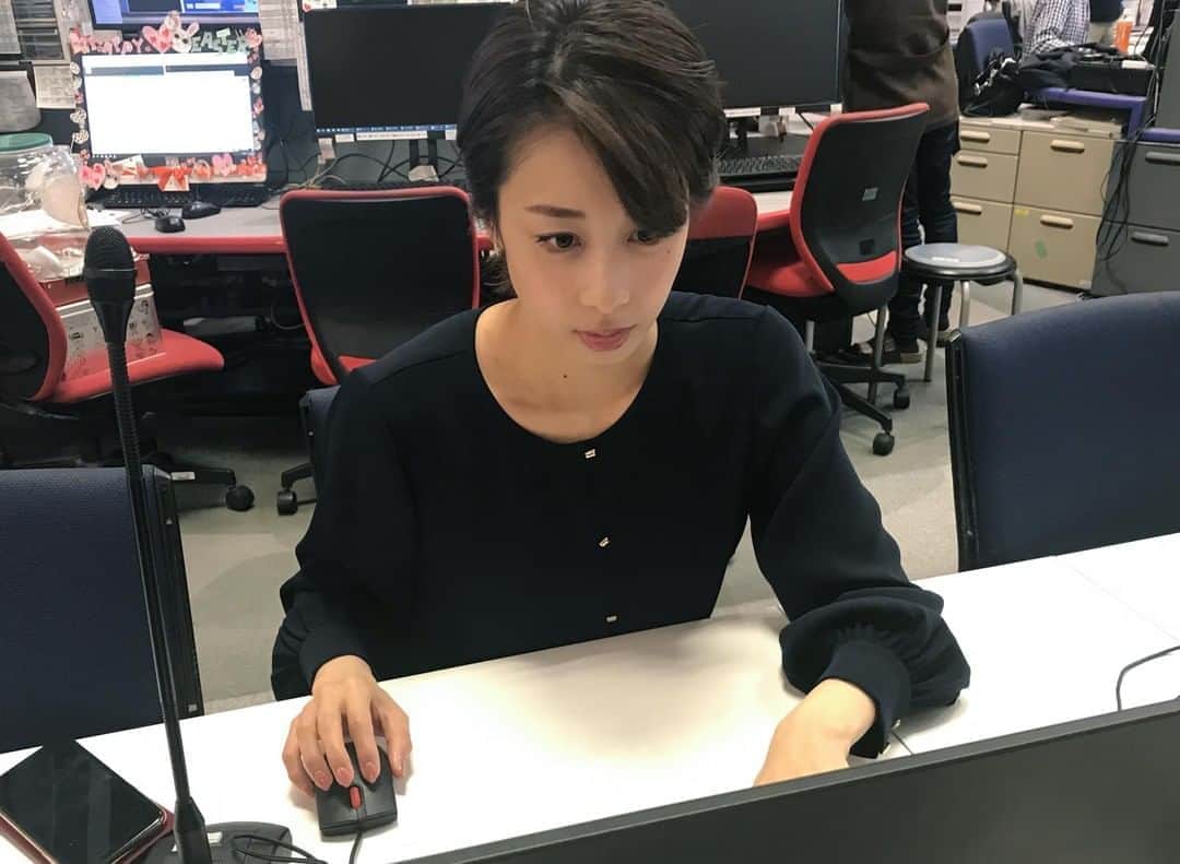 のインスタグラム：「こんにちは！⠀ きょうの「Live News it!」は・・・⠀ ⠀ ● #池袋 で事故…歩行者ら10人超けが⠀ ●迫る #10連休！作りだめ急ピッチ⠀ ●ヤバい！人の言葉を話すネコ！？⠀ ●ドラゴンマネー・中国富裕層に密着⠀ ⠀ などをお伝えします⠀ このあと午後4時50分からぜひご覧ください！⠀ ⠀ #ライブニュースイット⠀ #加藤綾子 #風間晋 #木村拓也 #酒井千佳 #海老原優香⠀ #オードリー #春日俊彰 #博多大吉 #赤江珠緒 #樹木希林 #中田英寿⠀ #ネコ #パン」