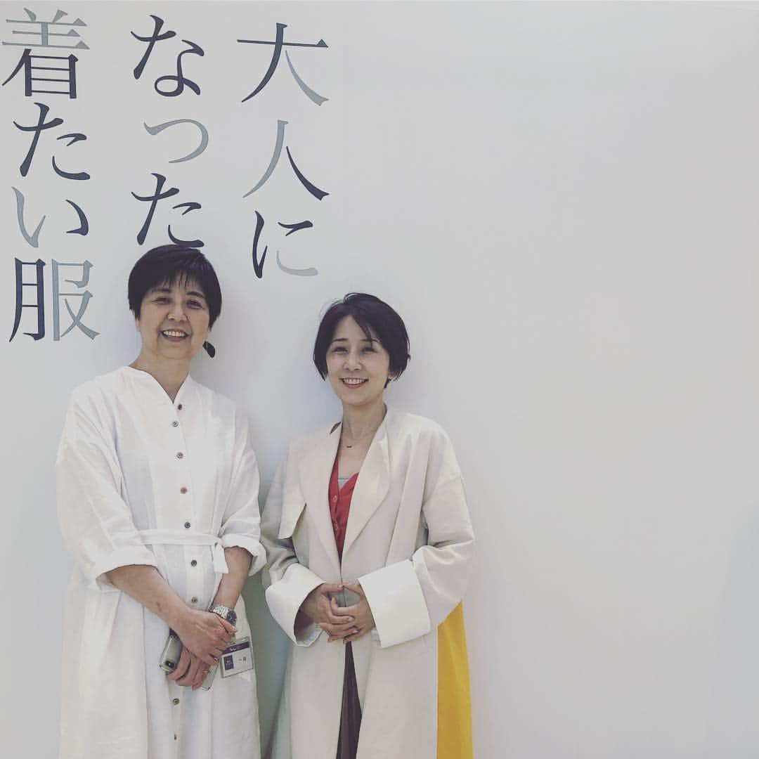 ひうらさとるのインスタグラム：「東京から大阪に寄ってランチとお買い物。くらしのおへその一田さんが開催されてる「大人のおしゃれにほしいもの」展に行ってきましたー。まさに！大人のラフなおしゃれの痒いところに手が届くステキなお店ばかりでしたー❤︎ #大人になったら着たい服  #大人のおしゃれにほしいもの展」