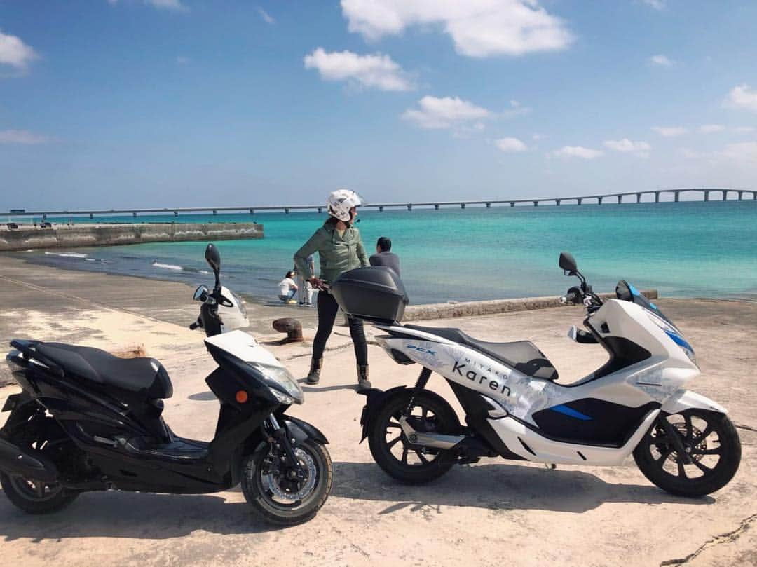 古澤恵さんのインスタグラム写真 - (古澤恵Instagram)「宮古島🏝 . . BS11 #MOTORISE #モトライズ #放送10周年記念ツーリング #沖縄 #宮古島 #宮古ブルー  #レンタルバイク旅 #原付二種の旅 #島旅  #HONDA #PCXELECTRIC #PCXエレクトリック  #宮古カレン @miyako_karen #ElectricScooterExperience #電動スクーターアクティビティ #電動スクーター #電動バイク #YAMAHA #シグナスXSR」4月19日 16時40分 - gugu1202