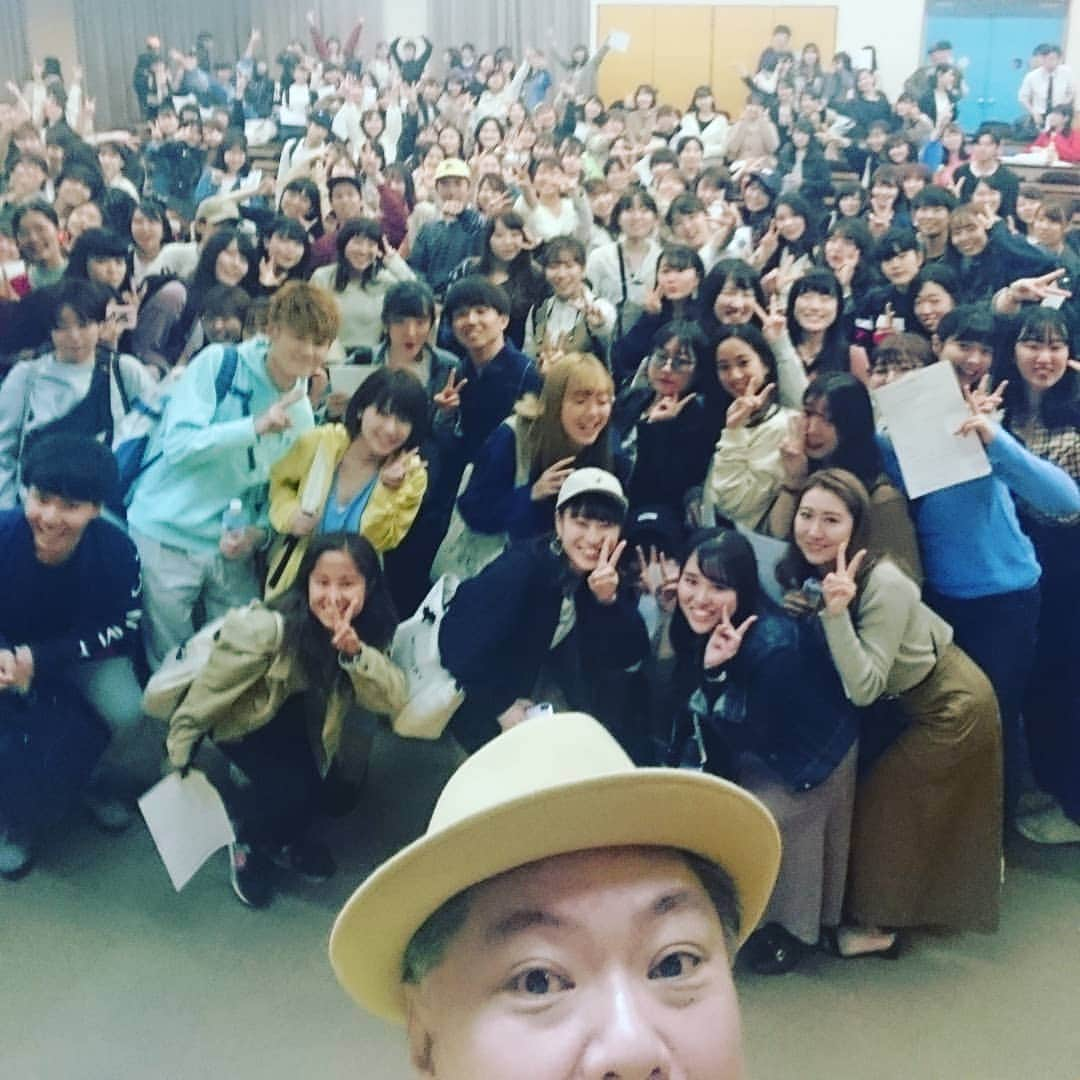 鈴木おさむさんのインスタグラム写真 - (鈴木おさむInstagram)「明治学院大学、授業、二回目。テレビとアイドルについて。終了！230人！増えてます‼(笑)」4月19日 16時44分 - osamuchan_suzuki