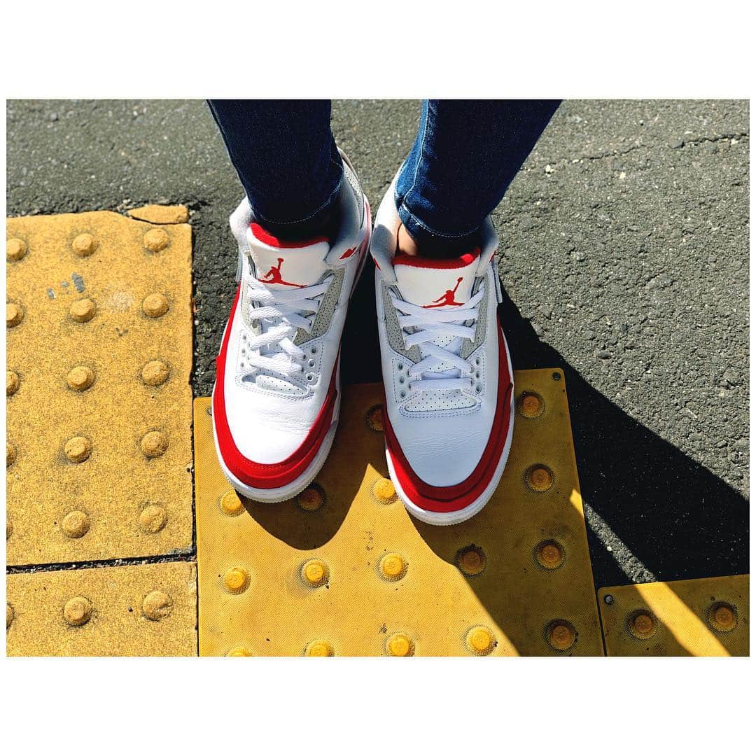 彩姫さんのインスタグラム写真 - (彩姫Instagram)「﻿ ふら〜っとスニーカー見に行ったら置いてあって「まだあったのか〜」なんて思って、履いてみたら買ってた。﻿ ﻿ ﻿ NIKE AIR JORDAN 3 TINKER WHITE/UNIVERSITY RED-NEUTRAL GREY﻿ ﻿ ﻿ また素敵な一足に出会えて満足🥰﻿ ﻿ #nike﻿ #airjordan3﻿ #bandmaid﻿ #saiki」4月19日 16時45分 - saiki_bandmaid