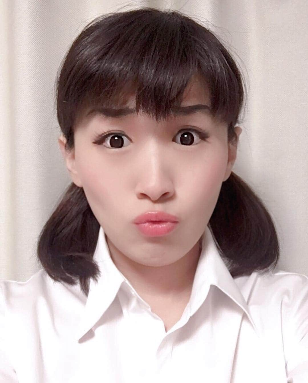 沙羅さんのインスタグラム写真 - (沙羅Instagram)「「りーつぅー！」﻿ ﻿ #永野芽郁 ちゃん﻿ #半分青い #すずめ﻿ #朝ドラ #nhk﻿ #沙羅 #ものまね #顔まね﻿ #薄目で見てね #アイテープの力すごい」4月19日 16時58分 - sarapika128