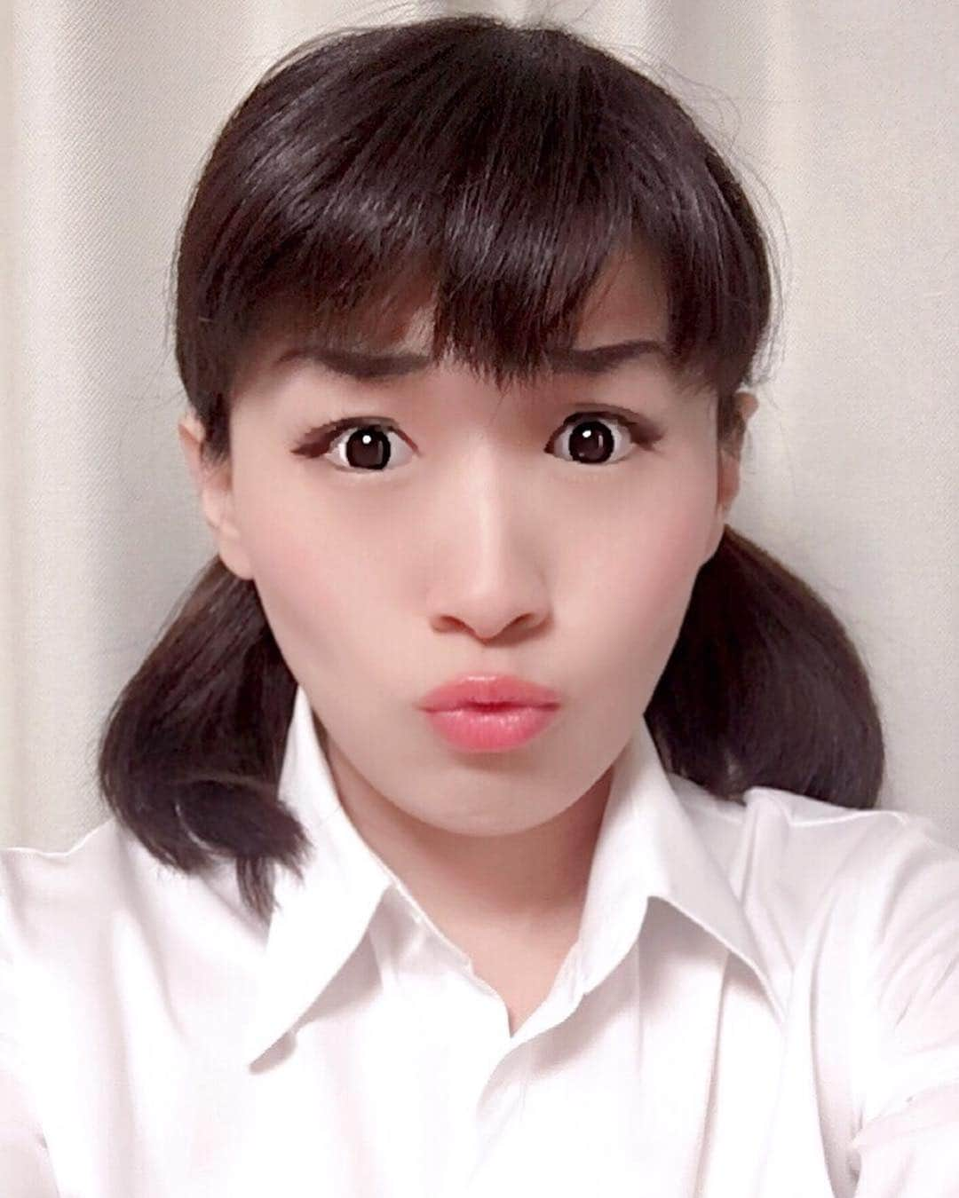 沙羅さんのインスタグラム写真 - (沙羅Instagram)「「りーつぅー！」﻿ ﻿ #永野芽郁 ちゃん﻿ #半分青い #すずめ﻿ #朝ドラ #nhk﻿ #沙羅 #ものまね #顔まね﻿ #薄目で見てね #アイテープの力すごい」4月19日 16時58分 - sarapika128