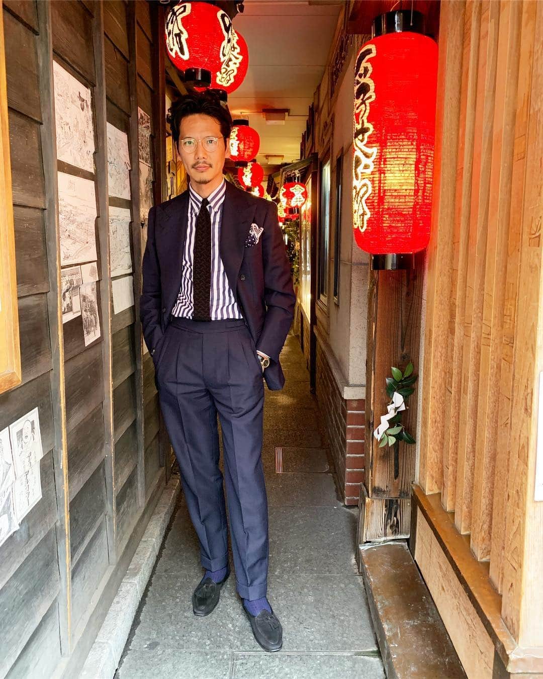 Shuhei Nishiguchiさんのインスタグラム写真 - (Shuhei NishiguchiInstagram)「"keep it classic"in Osaka Namba ・ Ph. @tomoyoshi_takada ・ ・ Tap for Brands ・ #beamsf #sartoria #dalcuore #hermes #menswear #mensstyle #mensstreetstyle #dapper #dappermen #gentleman #vintage #vintagestyle #vintagewear #mensfashion #mensclothing #ootd #outfit」4月19日 17時19分 - shuhei_nishiguchi