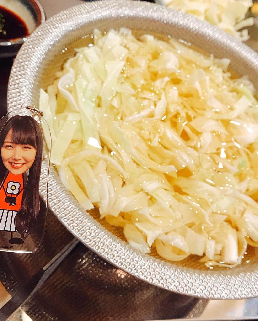 白間美瑠さんのインスタグラム写真 - (白間美瑠Instagram)「昨日の晩ご飯❤️❤️ アグー豚のしゃぶしゃぶ🐖🐷🐽 今回から、いろいろと登場する#チビるん です！ よろしくお願いします！！ #れなみる #おいしろまー」4月19日 17時22分 - shiro36run