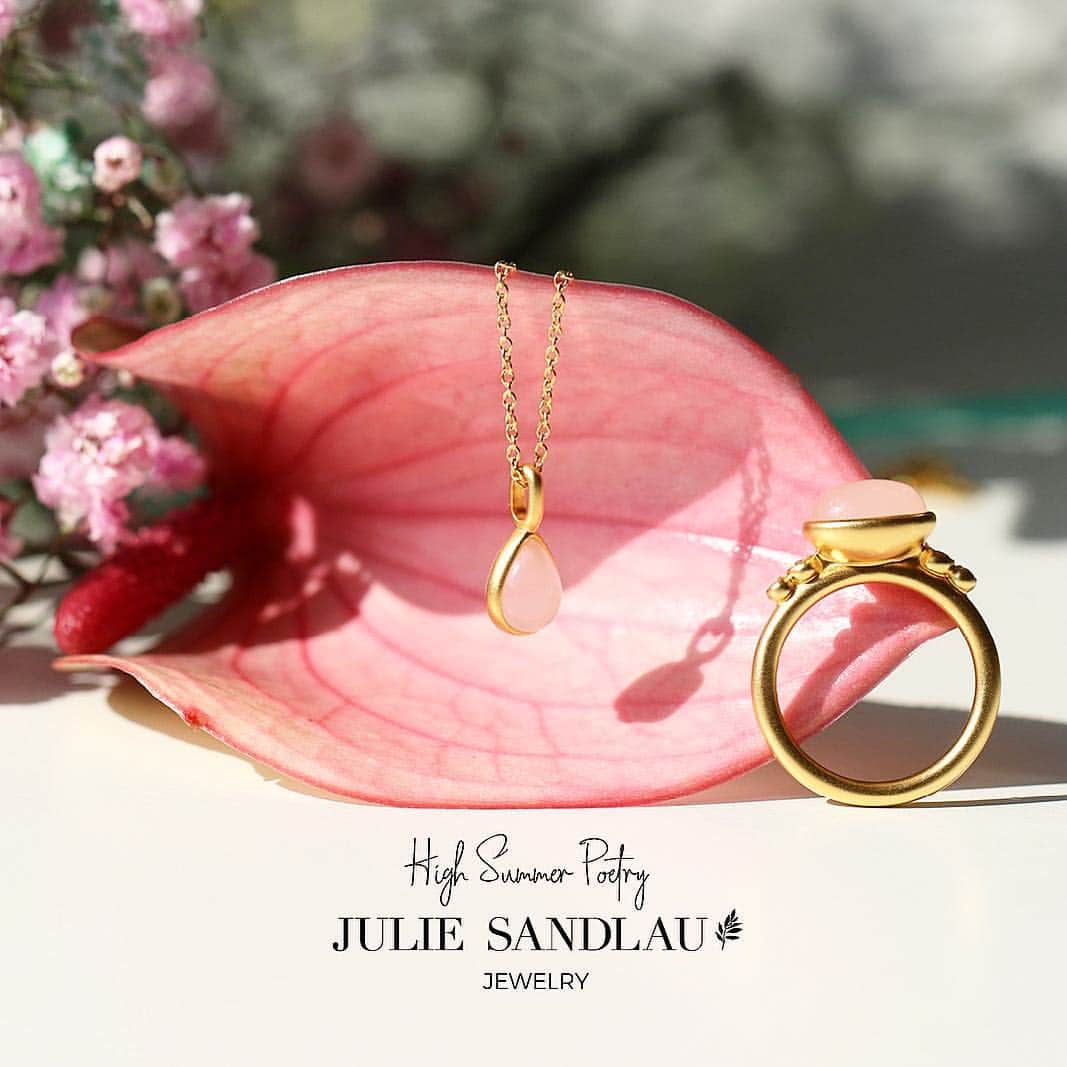 ジュリーサンドラゥさんのインスタグラム写真 - (ジュリーサンドラゥInstagram)「HAPPY EASTER GIVE AWAY! 🐣🌿 Tell us who you think would love this colorful collection and get the chance to win our new Poetry Pendant. ✨  The winner will be found in 24 hours ⏱ . . .  #jewelry #earring #bracelet #ring #pendant #bracelet #new #collection #newin #spring #summer #juliesandlau #juliesandlaujewelry #jewellery #zirconia #crystal #gold #silver #poetry #milkyrose」4月19日 17時50分 - juliesandlau