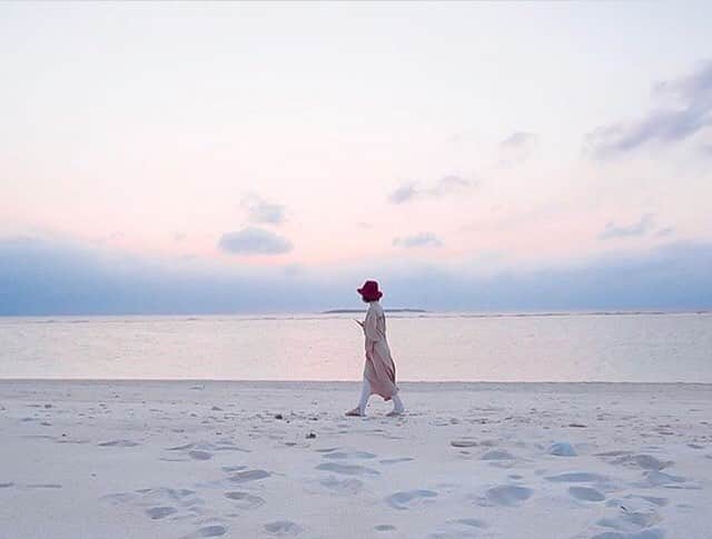 Stayway女子さんのインスタグラム写真 - (Stayway女子Instagram)「【沖縄🏖瀬底ビーチ】 . 📷：Thanks to @haruneeeeko . 白い砂浜と優しい色あいの海は すごい癒やされる風景です☺️💕 ——————————————————— 📍スポット情報 瀬底ビーチのある瀬底島は 那覇市から車で移動することが出来、 白い砂浜と透き通る海が魅力です ——————————————————— 素敵な女子旅をされている方をご紹介させていただきます！✨ 写真は全てご本人に【掲載許諾】を頂いています #Stayway女子旅 というハッシュタグをつけて是非投稿してください♪ Instagram・Twitter・Stayway mediaにてご紹介させていただきます！ ——————————————————— 【Staywayとは？】 Staywayはホテルやゲストハウスなどの宿泊施設はもちろん、世界中のコテージ・ヴィラ・一軒まるごとレンタルに古民家なども検索できるサイト 価格・ロケーションなど幅広いニーズに答え、利用者にあった宿泊先を素早く見つけることが可能👍✨ 素敵な旅には素敵な宿泊施設を🌃 Staywayで探してみませんか？✈️ ——————————————————— #Stayway女子旅 #Stayway_okinawa #okinawa #沖縄 #瀬底ビーチ #travel #trip #instatravel #旅 #旅行 #travelgram#mytravelgram #instatravel #instagenic#photogenic #ダレカニミセタイケシキ #写真好きな人と繋がりたい #カメラ好きな人と繋がりたい #フォトジェニック」4月19日 18時00分 - stayway_girls