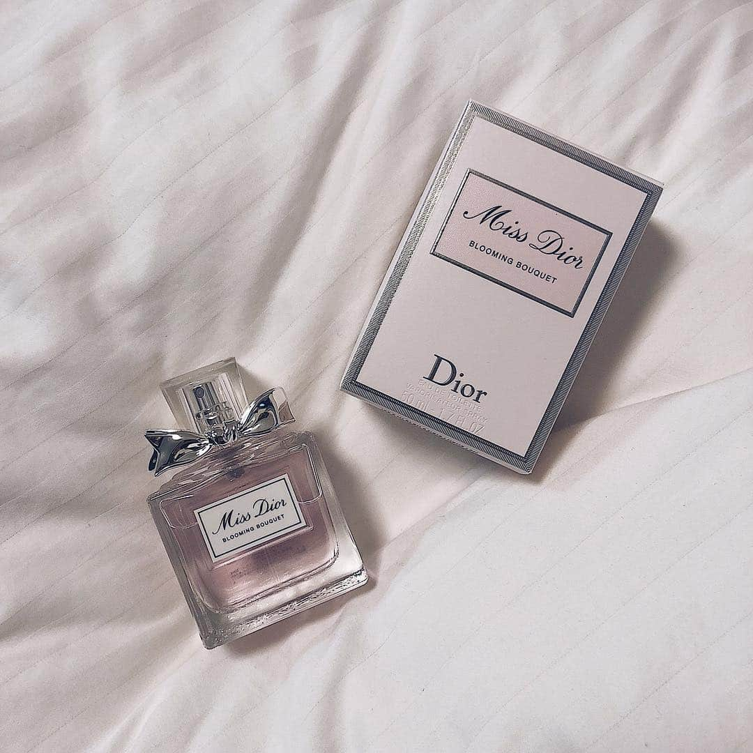 高村 楓さんのインスタグラム写真 - (高村 楓Instagram)「. . My perfume🎗 . 最近ずーっとこの香り❤︎❤︎ . #dior#perfume #ディオール#ディオールコスメ#香水」4月19日 18時19分 - 12_kaede