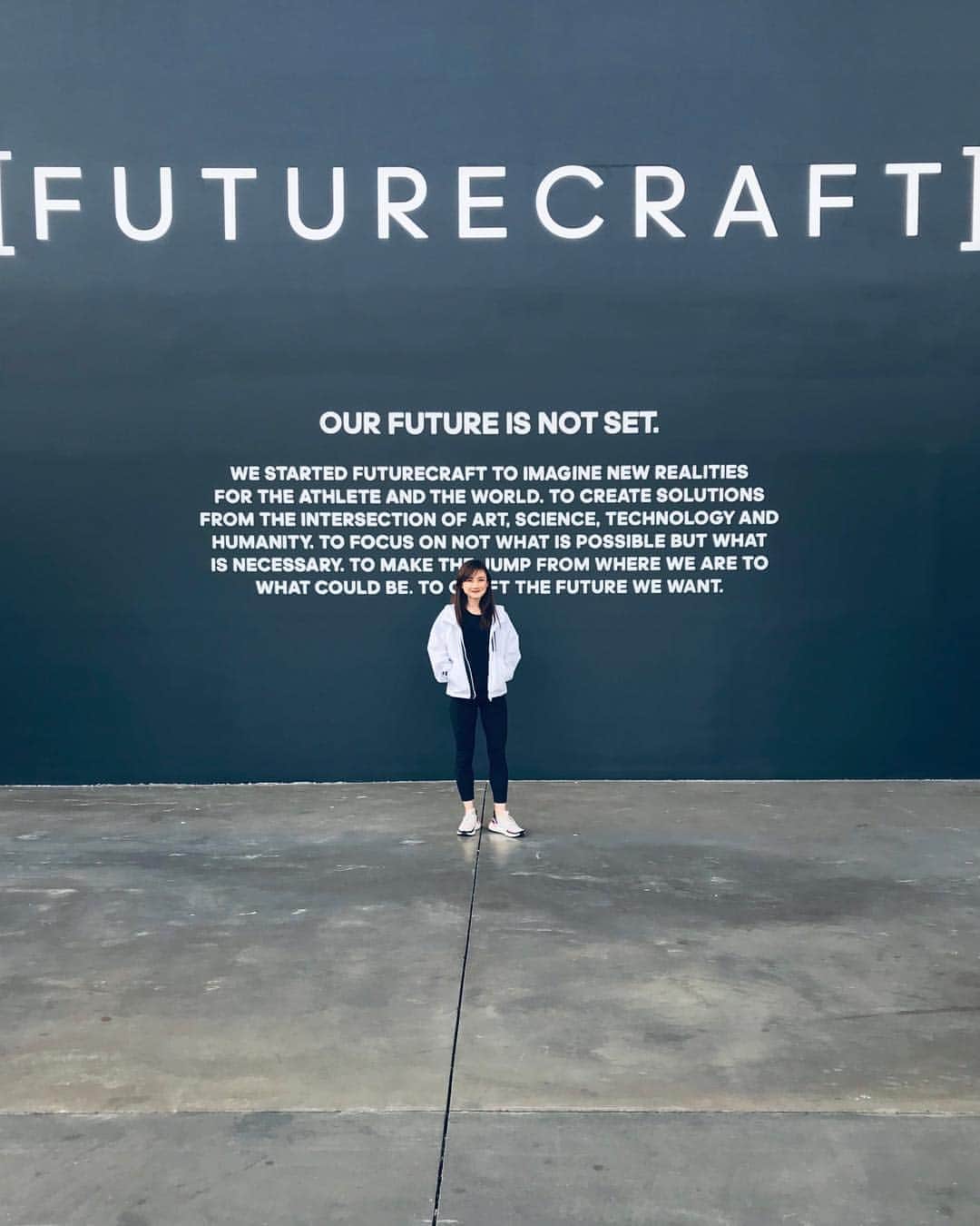 のインスタグラム：「#futurecraft #NYC 🗽👟 100%リサイクルできるランニングシューズ”Loop”👟@adidas の発表会へ行ってきました！ 今まで当たり前のように、はきつぶしたランニングシューズは捨ててきました。何百足と。一つも無駄なものを出さずに、また新しいシューズへ生まれ変わるなんて♻️ なんだか嬉しい😊 ・ 今回私が履いているシューズも５月中旬に一度回収されます。そしてまた、生まれ変わって私の手元へ戻ってきます♻️🤲アディダスの、環境問題を意識した取り組みへ賛同し、私も少しでも動けるようにしよう！ 未来の #ランニングシューズ #futurecraftloop 発売はまだ先ですが、ランセッションで是非見てください😆 ・ #Futurecraft#Futurecraftloop#adidasrunners#adidasrunnerstokyo#adidasrunnersNYC#runningshoes#👟」