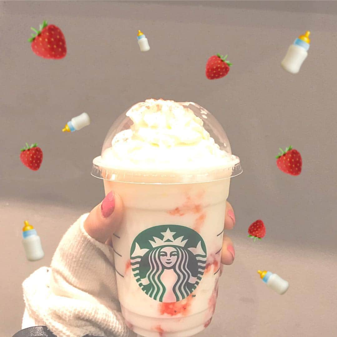 堂本千晴さんのインスタグラム写真 - (堂本千晴Instagram)「スタバの新作🍓🍼 . . マカロンといちごの果肉が沢山入っててサクサク感があって飲みごたえがあるものでした！ . 甘くてミルク系やお腹が空いていたら良きなものでした🙆‍♀️ . . 千晴的にはこっちが好きかなー🤔💭 . . #スターバックス #ストロベリーベリーマッチフラペチーノホワイト #ストロベリーベリーマッチフラペチーノ  #ストロベリー #いちご #カフェ巡り #カフェスタグラム  #ローリエプレス #ローリエガールズ #かわ育 #bis_web #mery #Starbucks #strawberryverymuchfrappuccino #berry #cafestagram  #instagood  #instacafe」4月19日 18時25分 - maria_misato_1109