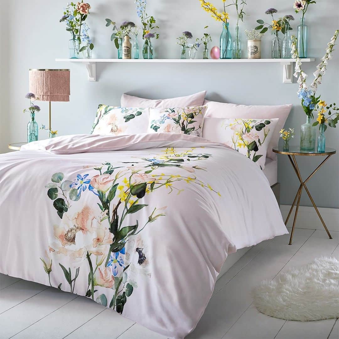 Ted Bakerさんのインスタグラム写真 - (Ted BakerInstagram)「Wake up sleepy bunnies - Ted wishes you a happy #GoodFriday. (Elegant king duvet cover: ELVIRAA)」4月19日 18時30分 - tedbaker