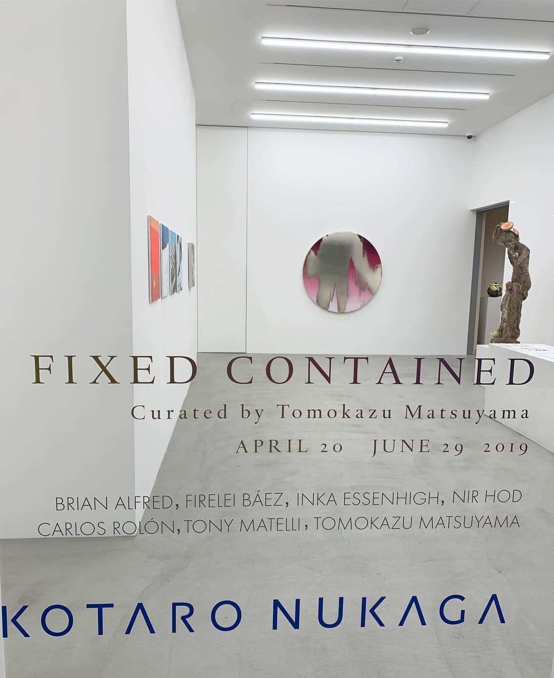 松山智一のインスタグラム：「Show opens tomorrow ! Come join the opening @kotaro_nukaga Gallery #sneakpeak  いよいよ明日から ---------- 4月20日（土）16:00〜 展覧会のオープニングに際し、アーティスト4人が参加するアーティストトークを開催します。 オープニングレセプションは18:00〜  KOTARO NUKAGA is pleased to present FIXED CONTAINED curated by Tomokazu Matsuyama, a group exhibition of seven international contemporary artists, from April 20, 2019 through June 29, 2019. ﻿ ﻿ ﻿ KOTARO NUKAGAは、アメリカをベースに活躍する7人のアーティストのグループ展“FIXED CONTAINED”を開催します。本展をキュレーションするのは、参加アーティストでもある松山智一。会期は2019年4月20日(土)から6月29日(土)まで。﻿ ﻿ また、オープニングに際し、ブライアン・アルフレッド、カルロス・ロロン、ニール・ホッド、松山智一の4名が来日いたします。﻿ ﻿ アーティストトーク  4月20日(土) 16:00〜﻿ オープニングレセプション 4月20日(土) 18:00〜﻿ ﻿ ﻿ “FIXED CONTAINED curated Tomokazu Matsuyama ” ﻿ Artists：Brian Alfred / Firelei Báez / Inka Essenhigh / Nir Hod / Carlos Rolón / Tony Matelli / Tomokazu Matsuyama﻿ ﻿ Date：April 20 Sat - June 29 Sat 2019 ﻿ ﻿ Open Hours：11:00 - 18:00 (Tue, Wed, Thu + Sat) 　11:00 - 20:00 (Fri) ※Closed on Sun, Mon and National Holidays ﻿ ﻿ Artist talk：April 20 Sat 16:00 - , in presence of the artists. ﻿ Private View：April 20 Sat 18:00 - , in presence of the artists. ﻿ ﻿」