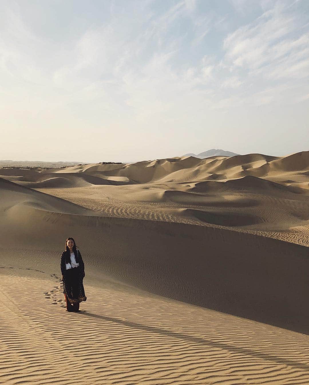 阿久津ゆりえさんのインスタグラム写真 - (阿久津ゆりえInstagram)「人生初の砂漠🏜 砂漠から見えるワカチナ湖は格別で、陽が暮れるにつれてどんどん表情が変わっていくのがすごかった！ 砂漠の中にあるオアシスを求めてきた甲斐がありました❤︎ #VisitPeru #ペルー #peru  #意外性大国ペルー #イカ  #ワカチナ湖 #砂漠の中のオアシス  #リマから車で約5時間 #yurie_travel」4月19日 18時31分 - yurie__a