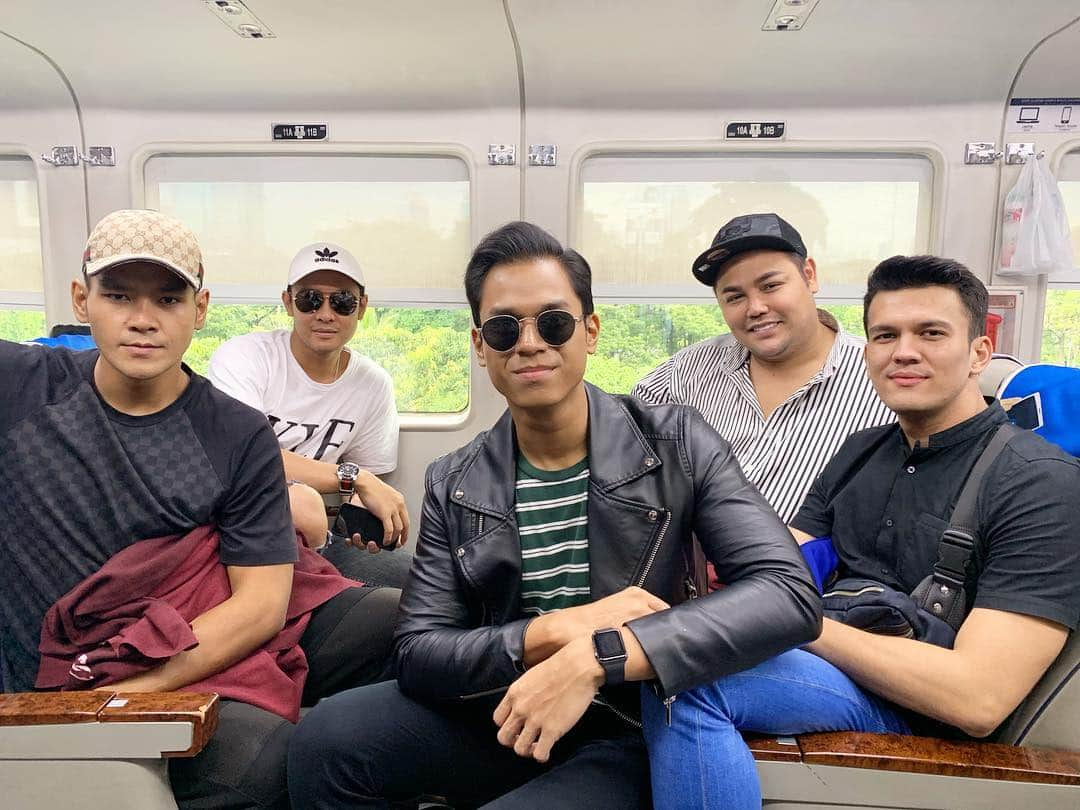 Ivan Gunawanさんのインスタグラム写真 - (Ivan GunawanInstagram)「Cirebon tunggu kita yahhhhh ..... @brownis_ttv @cowokcowokhalu @egitrieputra @eric_longhurst @elmasdasaputra @risyadsalman @eric_longhurst」4月19日 18時38分 - ivan_gunawan