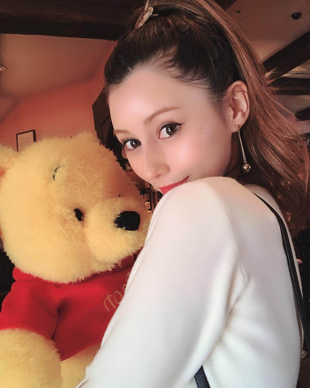 ダレノガレ明美さんのインスタグラム写真 - (ダレノガレ明美Instagram)「プーさん可愛いから買っちゃった🧸 初めてぬいぐるみ買った🌸 家族が１人増えました🧸🐈👸 すごく気持ちよすぎてずっと抱っこしてた😉 家にぬいぐるみとか今までなかったから新鮮🍒」4月19日 18時41分 - darenogare.akemi