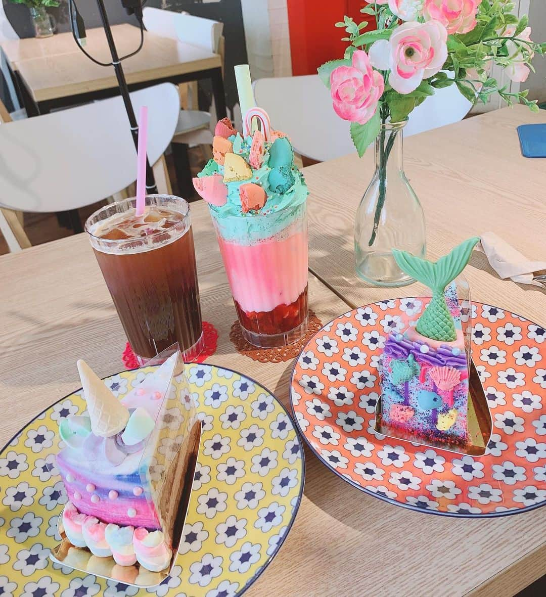 葉加瀬マイさんのインスタグラム写真 - (葉加瀬マイInstagram)「インスタ映え🦄💕🍰🧜‍♀️🌹 #インスタ映え #ソウルカフェ #ホンデ #ユニコーン #홍대 #弘大 #YAM #얌 #카페스타그램」4月19日 18時41分 - m.hakase