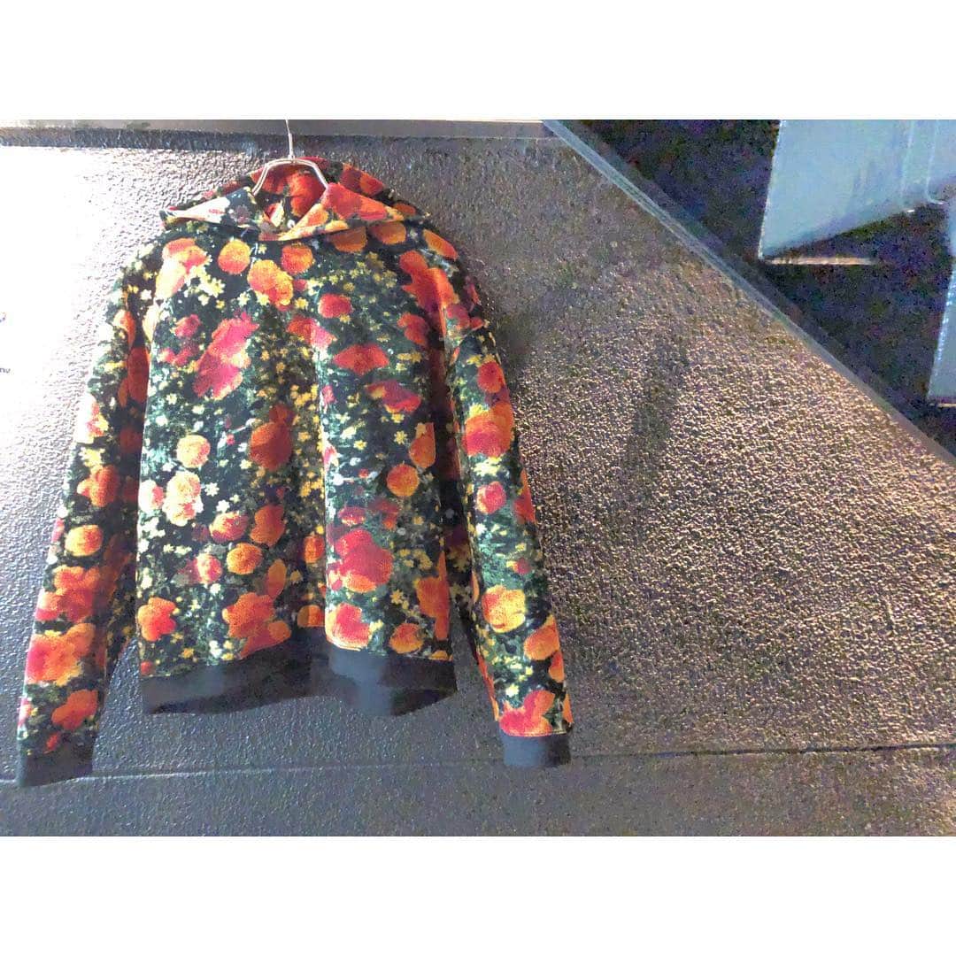 RINKAN渋谷店さんのインスタグラム写真 - (RINKAN渋谷店Instagram)「【New Arrival】 《Louis Vuitton》 "Poppy's Hoody"  19ssのコレクションを象徴するステートメントアイテムのフーディが入荷しました。 ベロア生地のフローラル・パターンも印象的な一着になります。 是非この機会に店頭にてご覧下さいませ。  Louis Vuitton Poppy's Hoody size:M  1640USD  #rinkan #shibuya #rinkanshibuya #louisvuitton  ㅤㅤㅤㅤㅤㅤㅤㅤㅤㅤㅤㅤㅤ RINKAN 渋谷店 03-5458-3050」4月19日 18時55分 - rinkan_shibuya