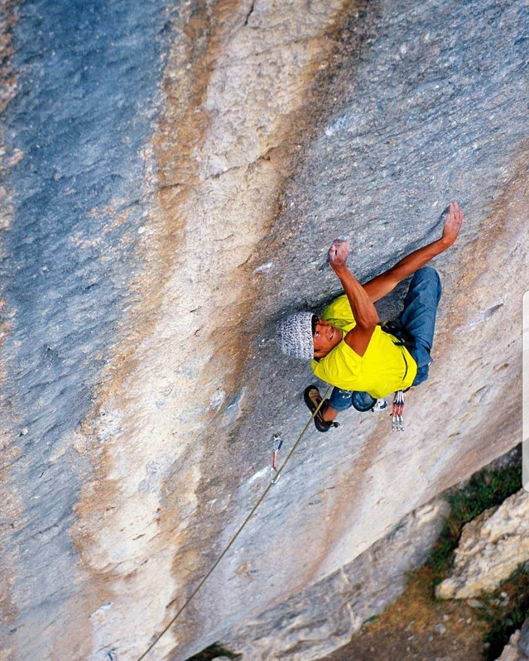ダニエル・ウッズのインスタグラム：「I first heard about David Lama at a youth world climbing championship in Edinburgh , Scotland. We were competing in the same age category and there was alot of hype behind him as being a child climbing prodigy. He stunned us all by effortlessly floating the finals route and winning the comp. David kept to this competition path and won the 2008 lead WC overall, 2007 European bouldering  champs, and took bronze at the 2009 Lead World Champs in Xining. I had the pleasure to compete with David, but also share many outdoor experiences with him. Right after I graduated high school I moved to Innsbruck, Austria for a year where David was one of my main climbing partners. He showed me Zillertal, we bouldered in Swiss, we raged at night in innsbruck Haha. I always was impressed with his talent in climbing and his approach to it. David did what he wanted to do and what sounded fun in the moment. David later came to the US and stayed with my family and I in CO for a few weeks. He flew with his trad rack, alpine gear, bouldering gear... Haha he was prepared for anything. After that trip we stayed in touch but David showed more of an interest for climbing in the alpine where I stayed with the blocs. He ended up using that talent of his by doing so many remarkable ascents in the mountains (tons of ascents that were out there bold... dude was confident and brave). I haven't spoken to David in a few years but wish I was better with staying in touch. I just read that David, Hansjorg Auer, and Jess Roskelley passed away in an avalanche while attempting to climb the east face of Howse Peak in Alberta, Canada. The other 2 alpinists were also legends along with David. I did not know them like I knew David but knew of what they did in the climbing world. It's weird to lose a friend but I know he went doing what he loved. I will forever remember you David Lama aka Footsy. RIP」