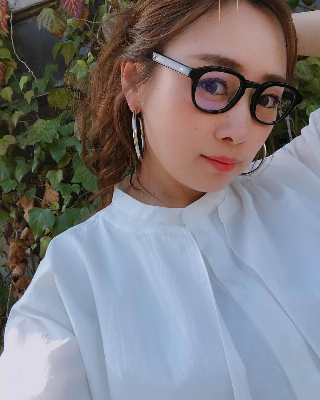 Keikooooooのインスタグラム：「Newメガネ👓 @jins_japan のもの！ 紫外線やブルーライトは、カットしてくれて、目に役立つと言われる光（バイオレットライト）を取り込むメガネ。 デザインも可愛くて、黒縁持ってなかったから、嬉しい😆かけ心地も、自分用に調節してもらってバッチリ👌✨ フレーム代+5000円でバイオレットレンズに出来たからやってみたよ♡ #JINS #バイオレットプラスレンズ #近視 #メガネ #メガネ女子 #PR」