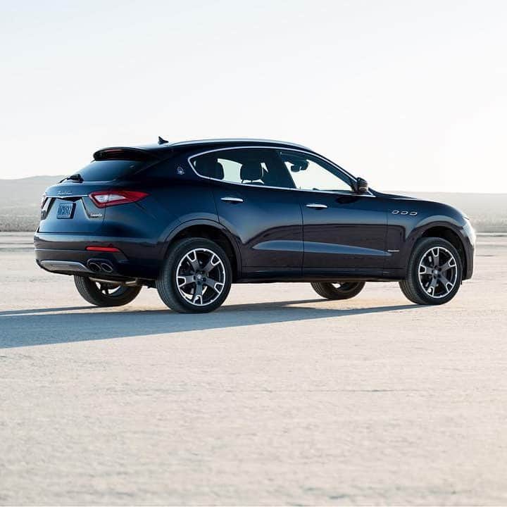 Maserati Japan | マセラティ ジャパンのインスタグラム：「道なき大地の行き先を指し示すのは、ドライバーの心と大自然の中で圧倒的なパフォーマンスを誇るレヴァンテのステアリング。 #Maserati #マセラティ  #MaseratiJapan #マセラティジャパン #Levante #レヴァンテ #Drive」