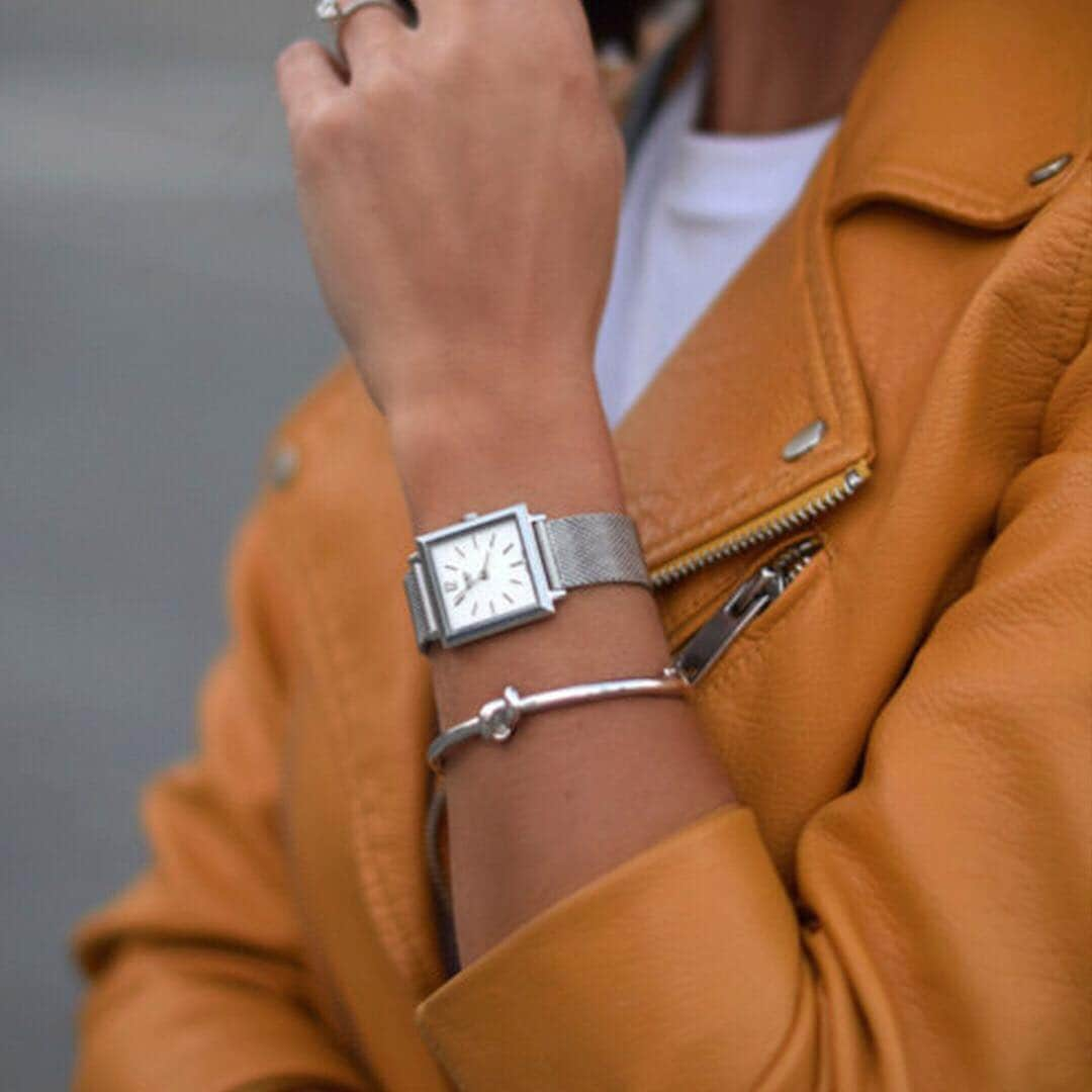 Henry London Official page of Britishさんのインスタグラム写真 - (Henry London Official page of BritishInstagram)「Happy Friday Everyone! Our sleek silver square, as worn by @stephweizman . . . #croc #crocodile #leather #gold #goldwatch #square #squarewatch #vintagestyle #vintagedesign #classic #classicdesign #boyfriendstyle #unisex  #londondesign #britishdesign #scandistyle #sleekdesign #womw #wristwatch #wristwatchcheck #accessoriesoftheday  #wristcandy #horologie #horology #luxurywatch #lovewatches #dailywatch #midcenturydesign #timepiece #yellow」4月19日 19時02分 - henrywatches