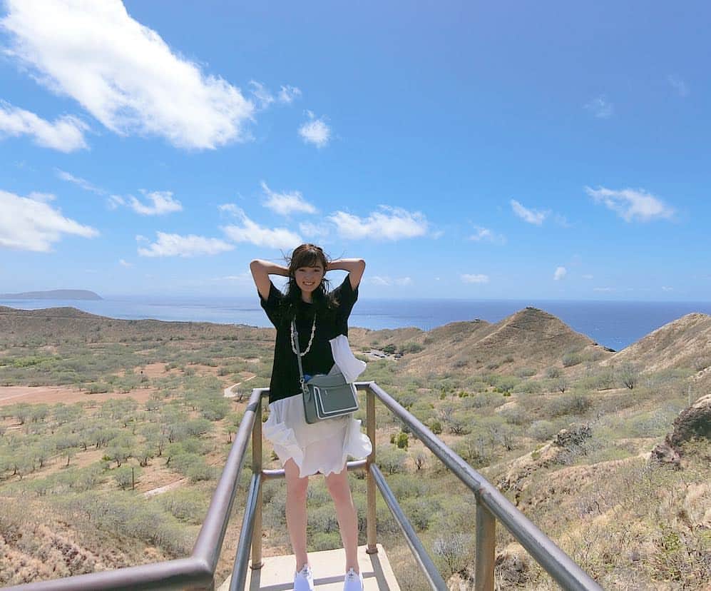 神谷由香さんのインスタグラム写真 - (神谷由香Instagram)「. . 初ハワイにきてます🥰 1日目はダイアモンドヘッドに🏔 .  時差ボケと暑さと戦いながら頂上に達した時の景色は さいっこうだ😍🥰✨ . #daimondhead #hawaii #ハワイ #ダイアモンドヘッド」4月19日 19時21分 - kamiya_yuka_