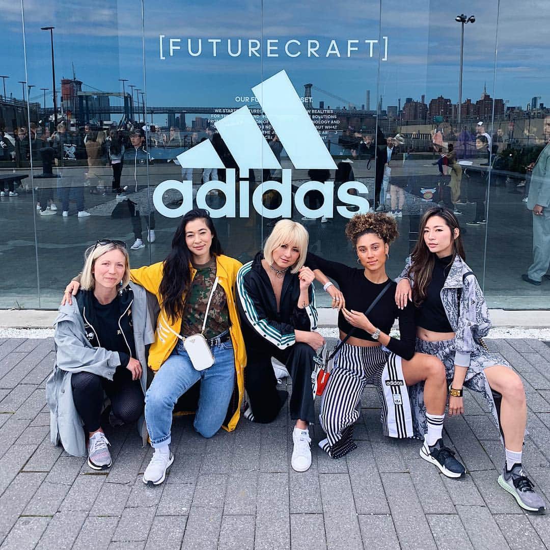 のインスタグラム：「I would like to say #CREATOR when someone asks who we are🔥🔥🔥 We met through @adidaswomen , come from different backgrounds with different and particular personalities, BUT our #squad is the same👑✨We are Strategic, business minded and creative. Women who are wearing inspiration and energy are always ready👊🏻‼️ Don’t make friends who you are comfortable with. Make friends who will force you to level yourself up. True friendship is to understand and to be understood at the core😉❣️ ・ #adidasambassador #adidaswomen #3stripes」