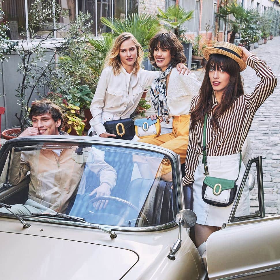 のインスタグラム：「En voiture, Romane ! Here we come with our Romane! #RomanebyLancel #SpringStyle #Lancel」