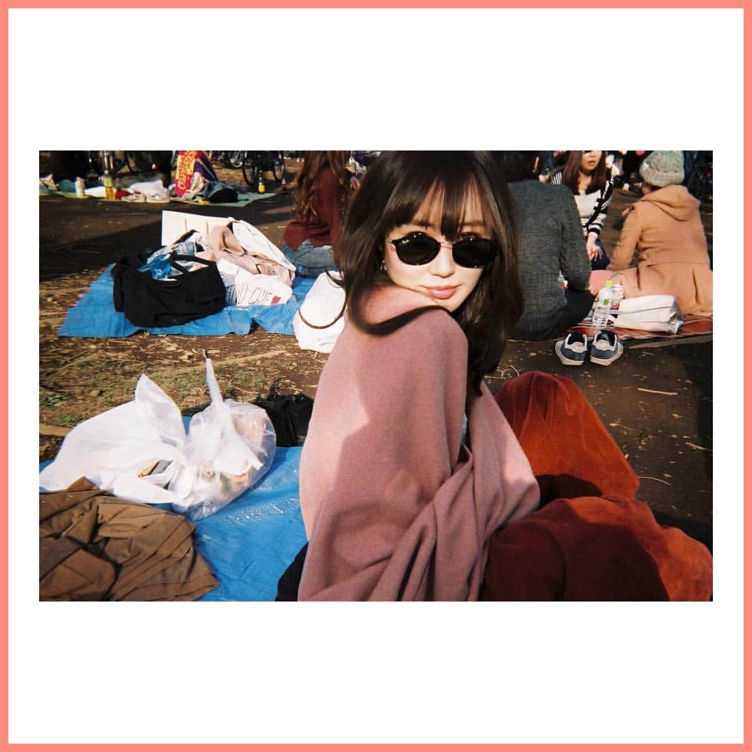 八尋莉那のインスタグラム：「2年前に撮った写ルンですを現像してきました〜📷 これはお花見したときの🌸 懐かしいのいっぱいで嬉しい！ ・ このあと19:56からオンエアの日本テレビ「超問クイズ！真実か？ウソか？」鳥山先生の美顔ボイトレコーナーで出ます☺︎ ・ #写ルンです#現像#カメラ#ポートレート#お花見 #超問クイズ#超問クイズ真実かウソか#美顔ボイトレ」