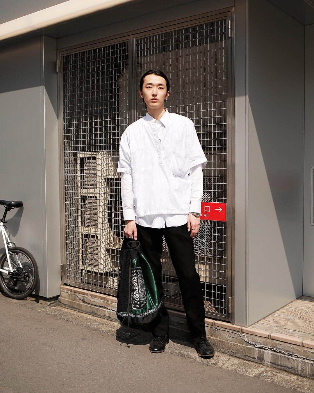Droptokyoさんのインスタグラム写真 - (DroptokyoInstagram)「KANSAI STREET STYLE @drop_kansai  #streetstyle#droptokyo#kansai#osaka#japan#streetscene#streetfashion#streetwear#streetculture#fashion#関西#大阪#ストリートファッション#fashion#コーディネート  Photography: @abeasamidesu」4月19日 19時34分 - drop_tokyo