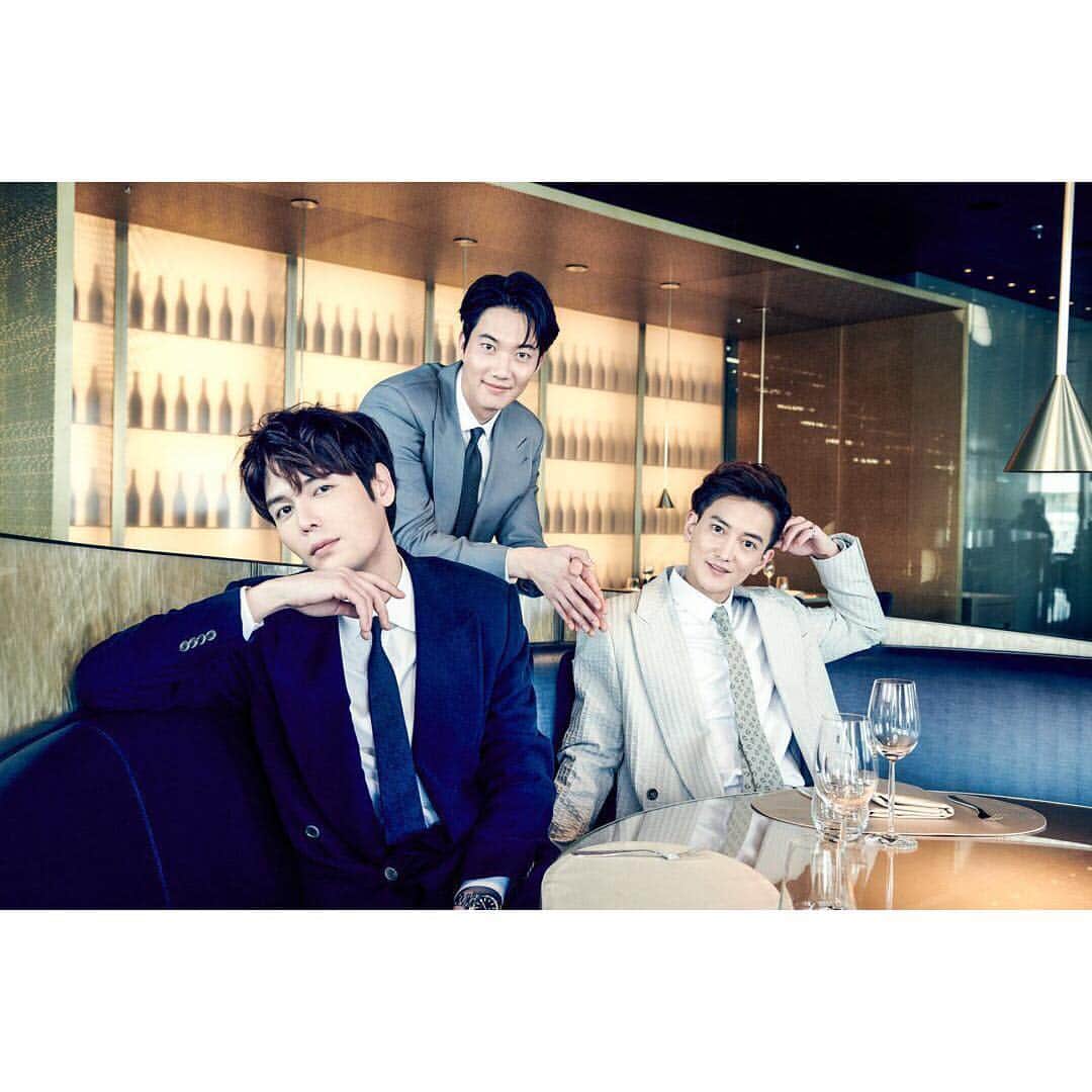 ジヒョク のインスタグラム：「GQ japan ARMANI x Funky Galaxy.  https://gqjapan.jp/fashion/news/20190329/axp-funky-galaxy-pt1」